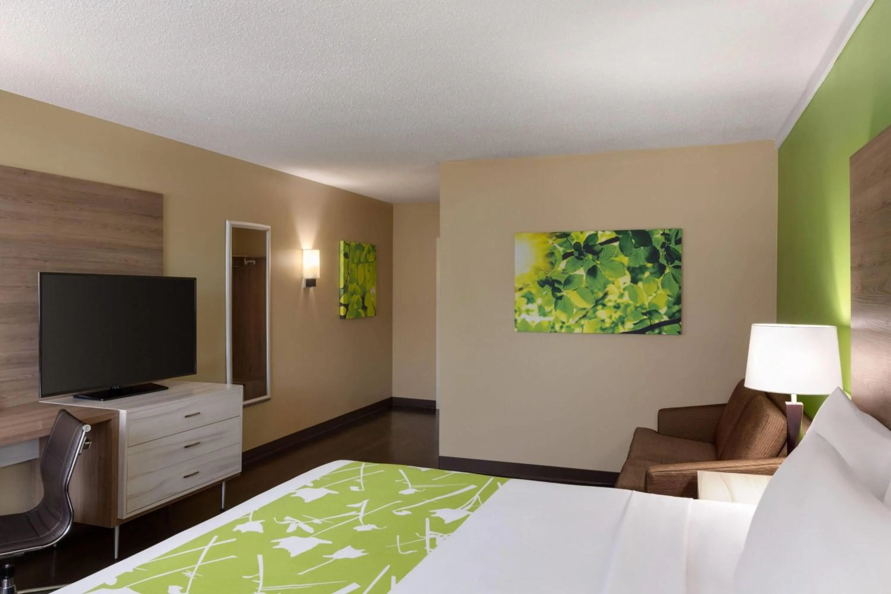 Photo of the whole room, Bed in Wyndham Garden Washington DC North