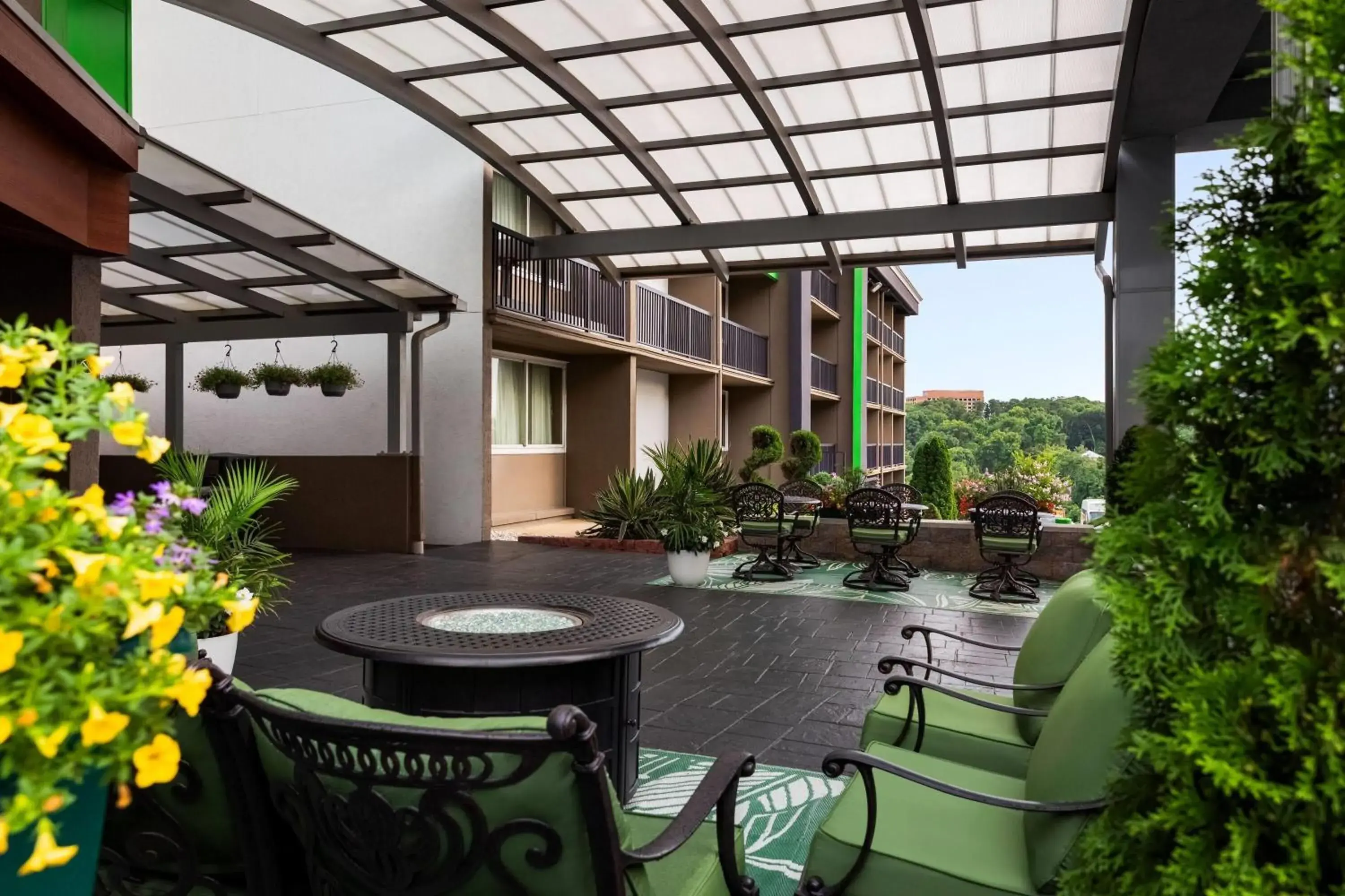 Property building in Wyndham Garden Washington DC North Property building in Wyndham Garden Washington DC North