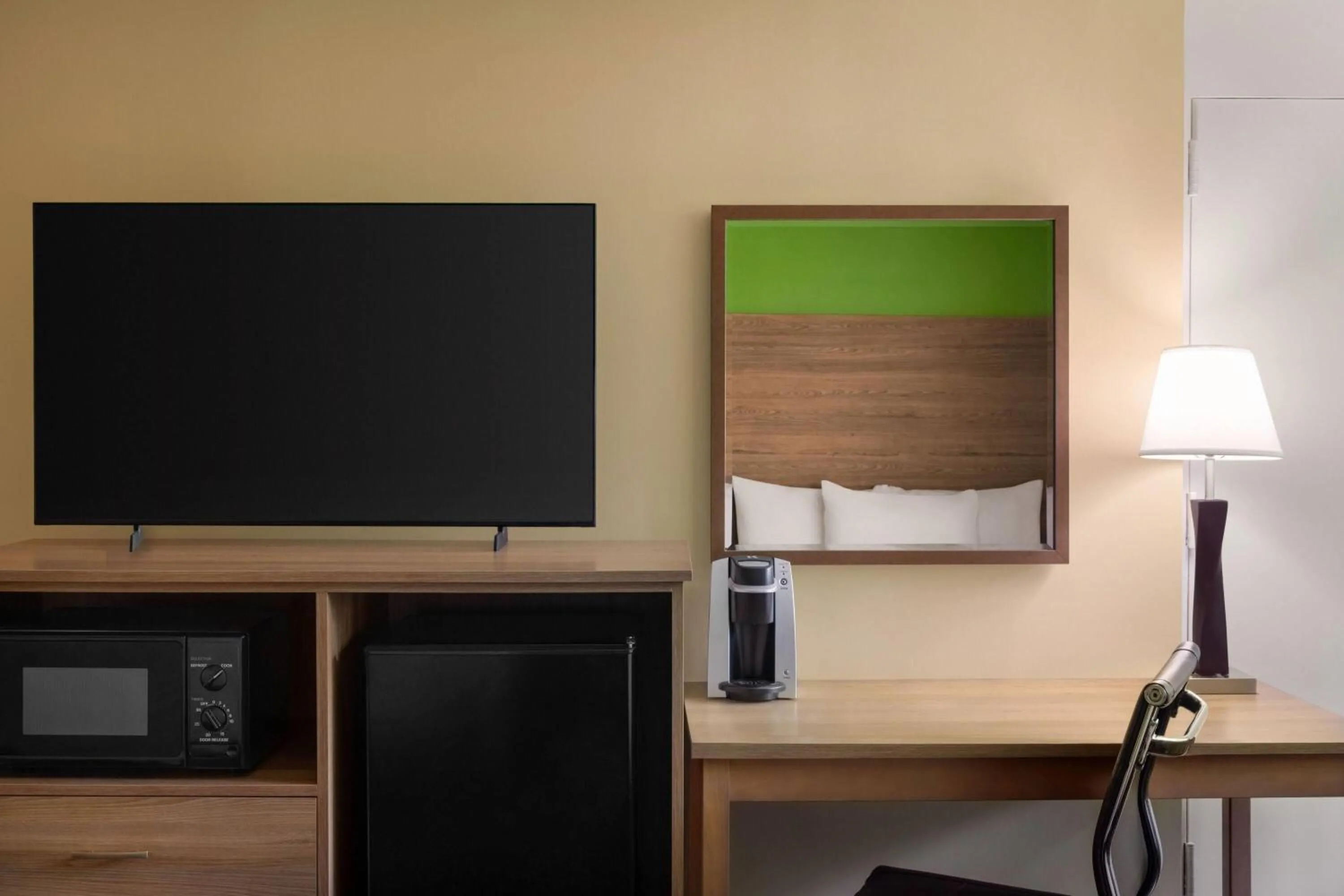 Photo of the whole room in Wyndham Garden Washington DC North