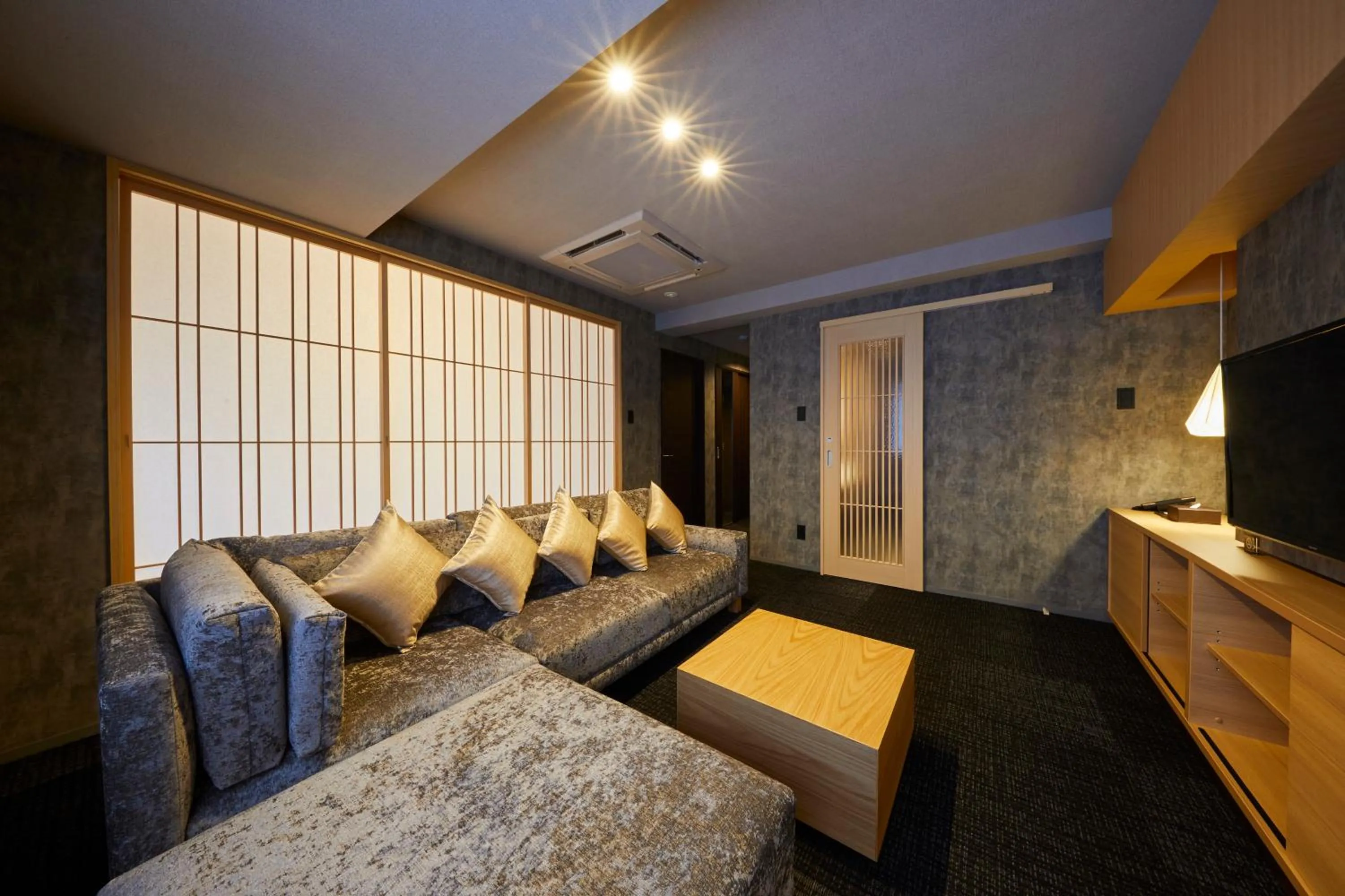 Photo of the whole room, Bed in Rinn Shijo Nishinotoin