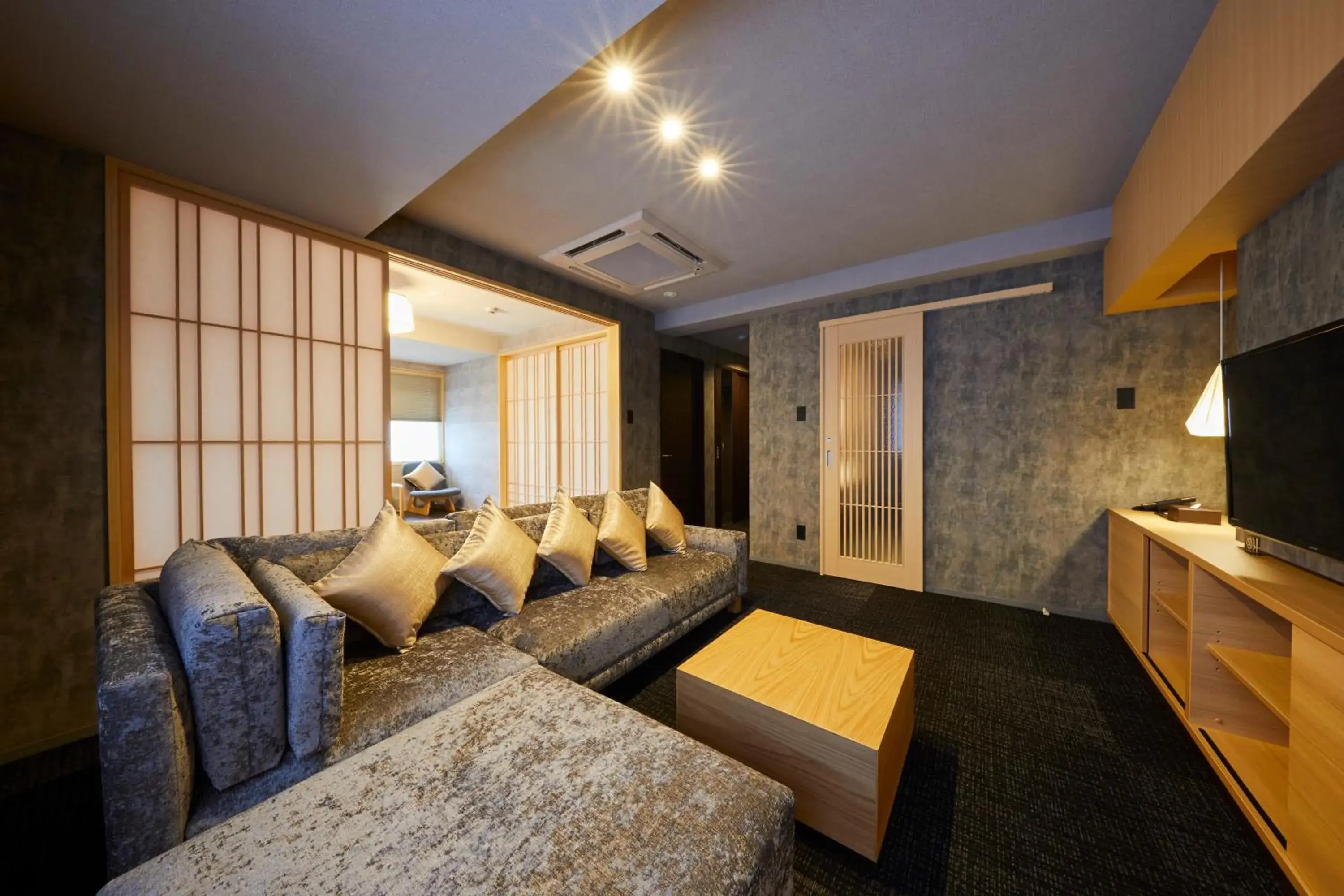 Photo of the whole room, Bed in Rinn Shijo Nishinotoin Photo of the whole room, Bed in Rinn Shijo Nishinotoin