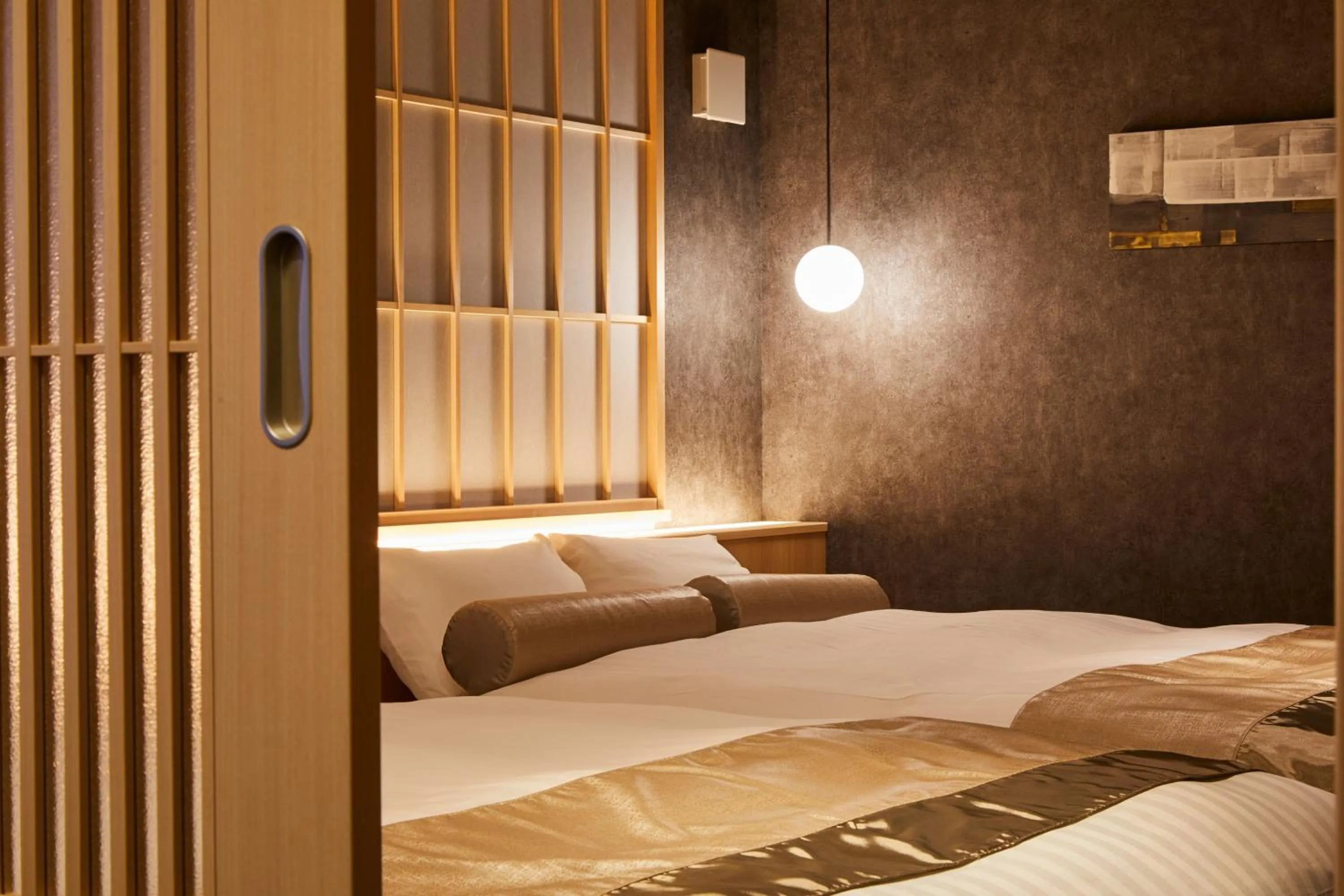 Photo of the whole room, Bed in Rinn Shijo Nishinotoin