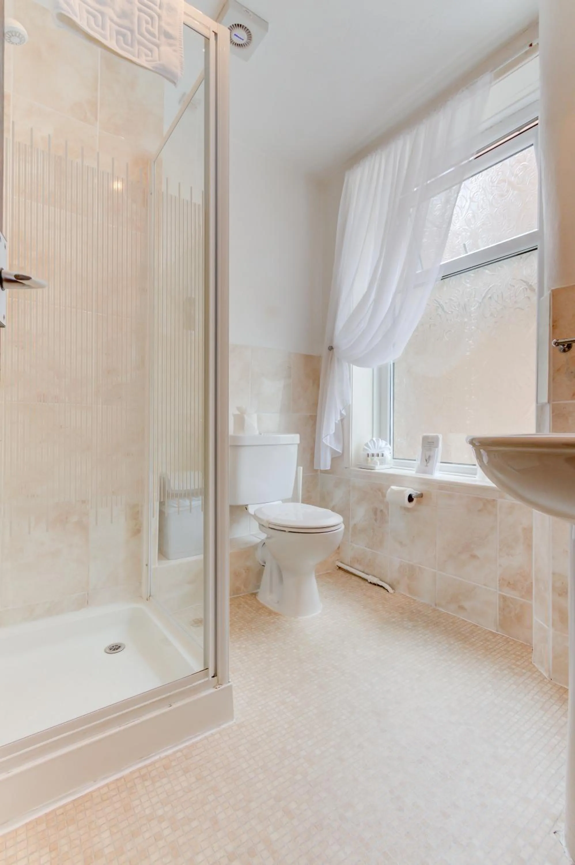 Shower in The Strathdon