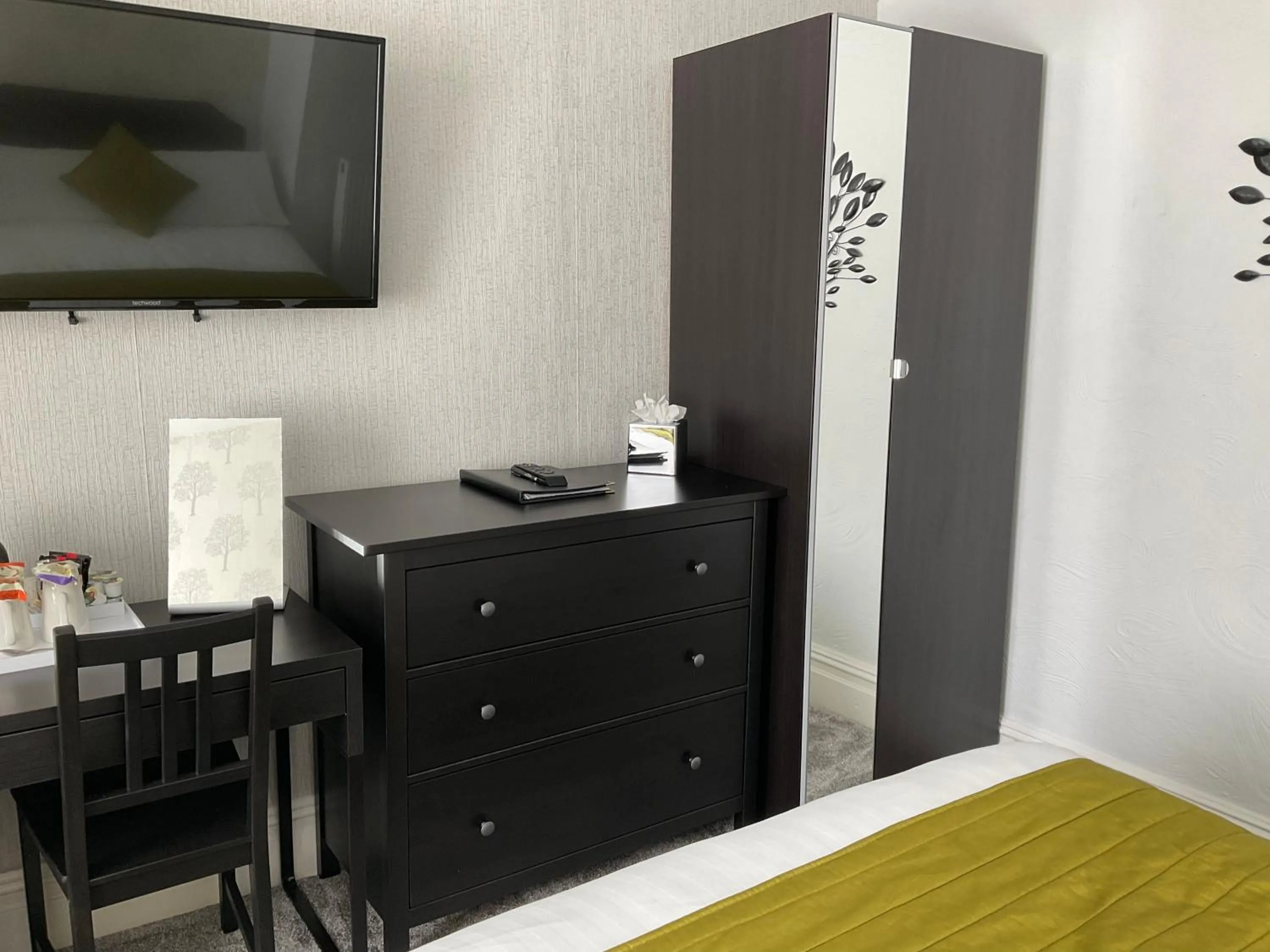 wardrobe, Bed in The Strathdon