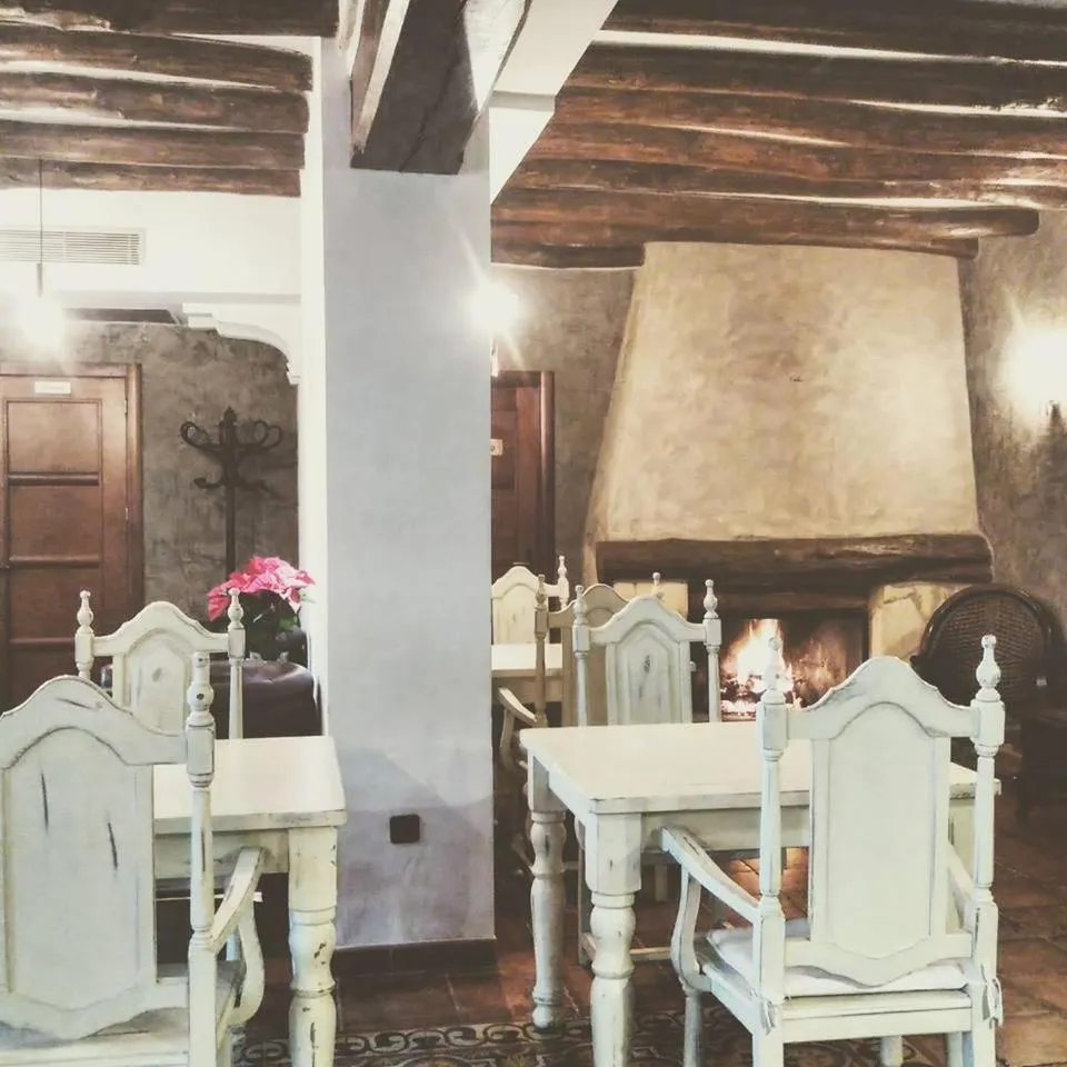 Communal lounge/ TV room in Hotel Caseta Nova