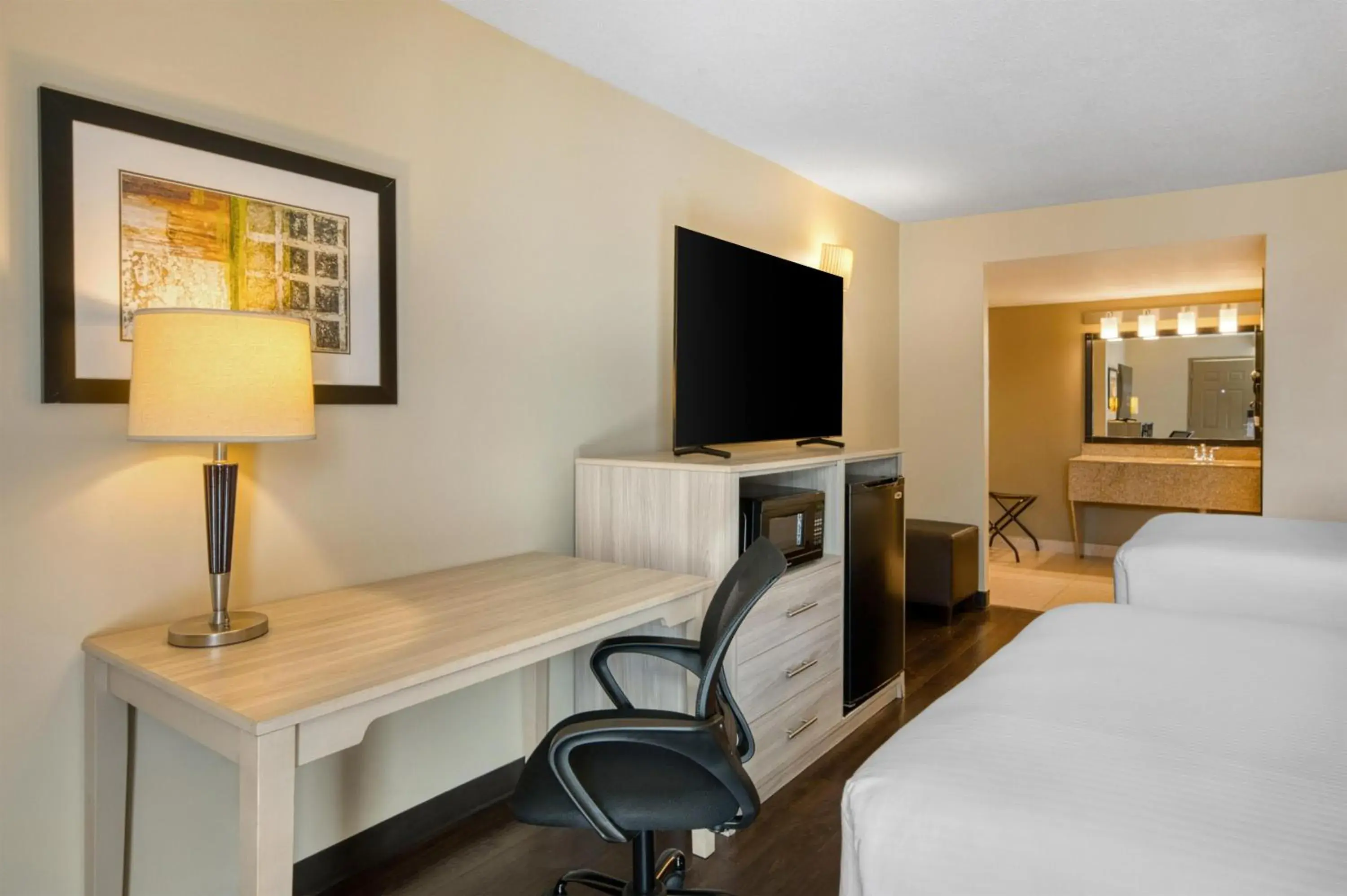 Bedroom, Bed in Best Western Battlefield Inn Bedroom, Bed in Best Western Battlefield Inn