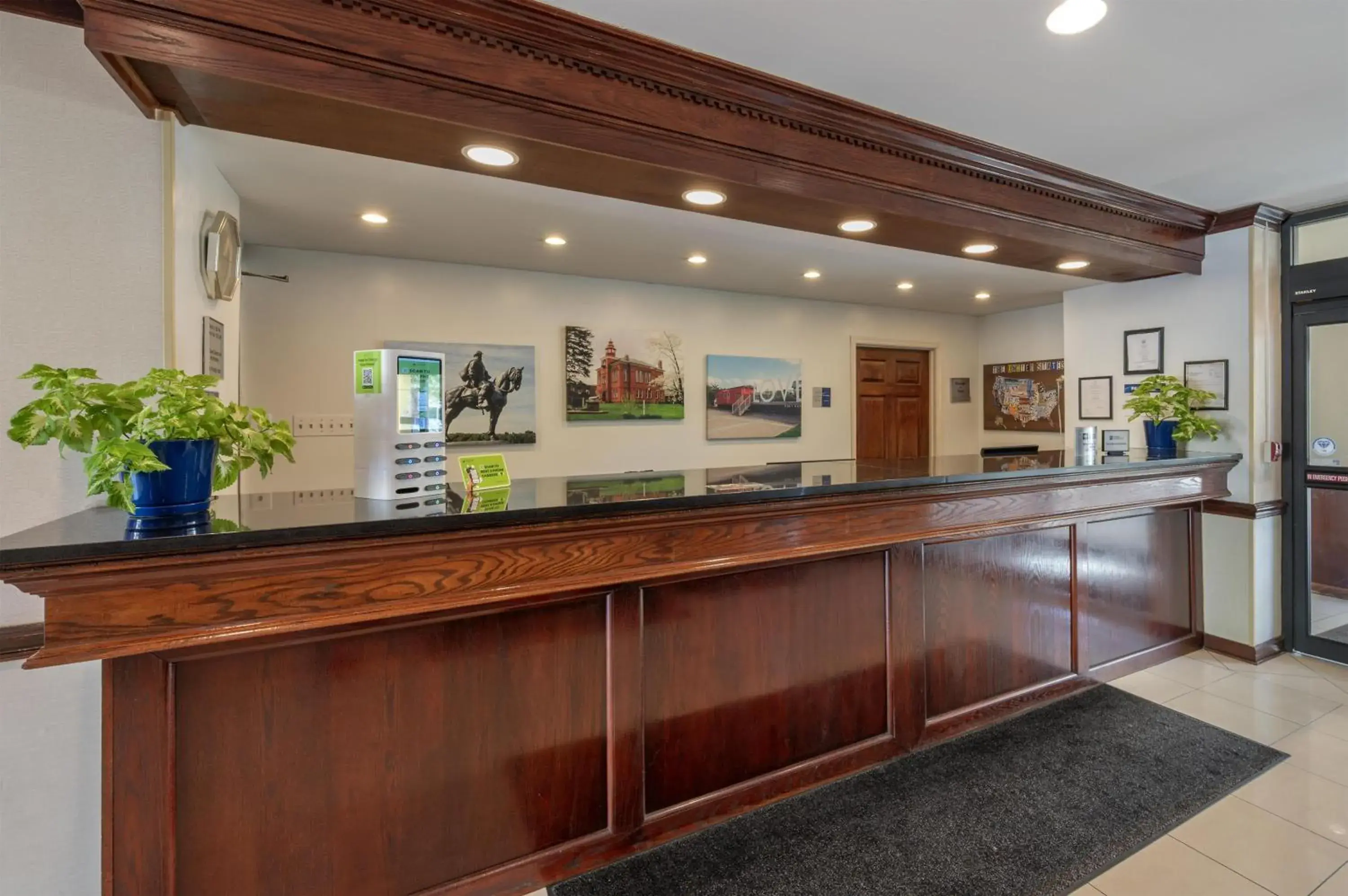 Lobby or reception in Best Western Battlefield Inn Lobby or reception in Best Western Battlefield Inn