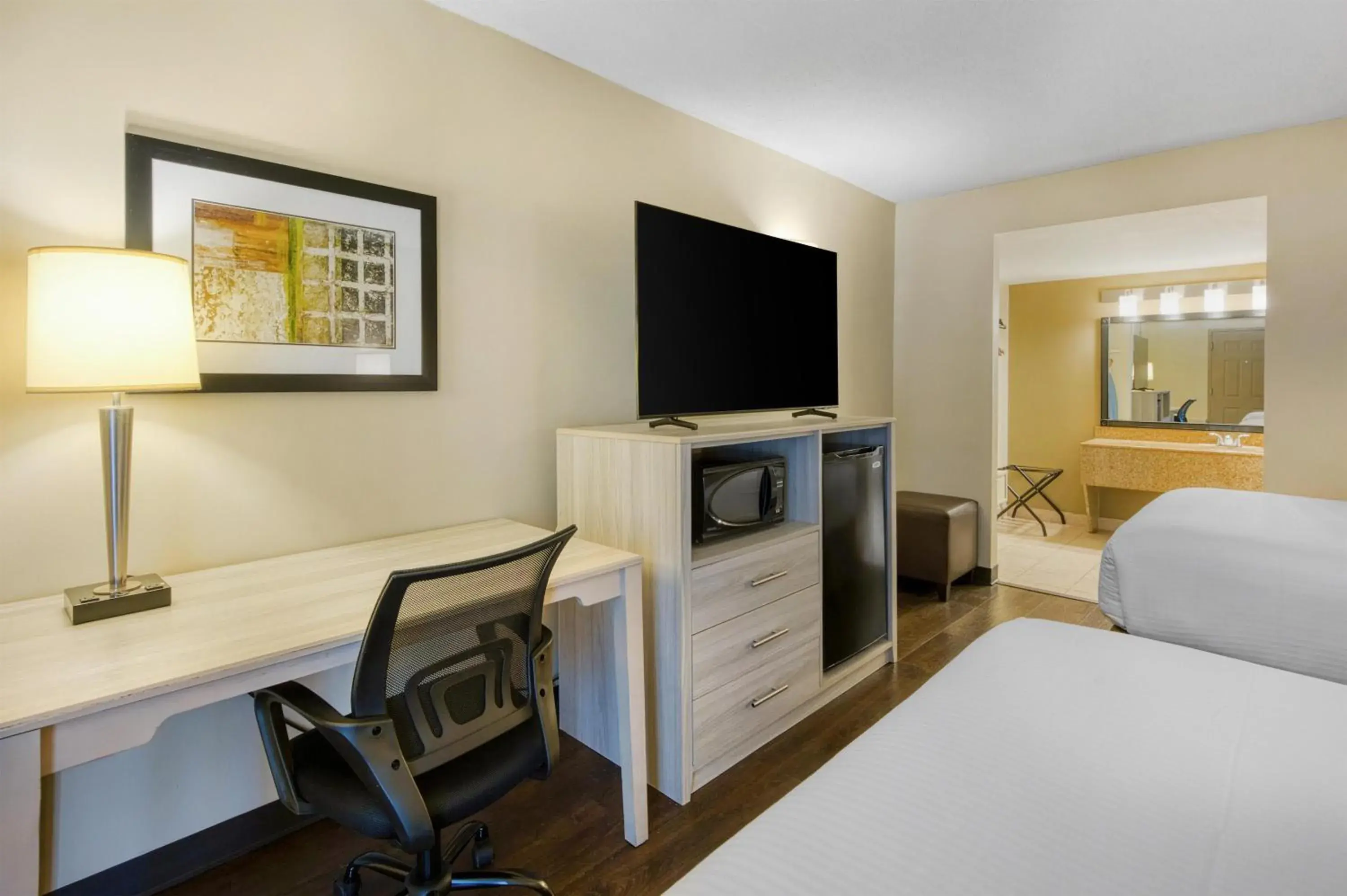 Bedroom, Bed in Best Western Battlefield Inn Bedroom, Bed in Best Western Battlefield Inn