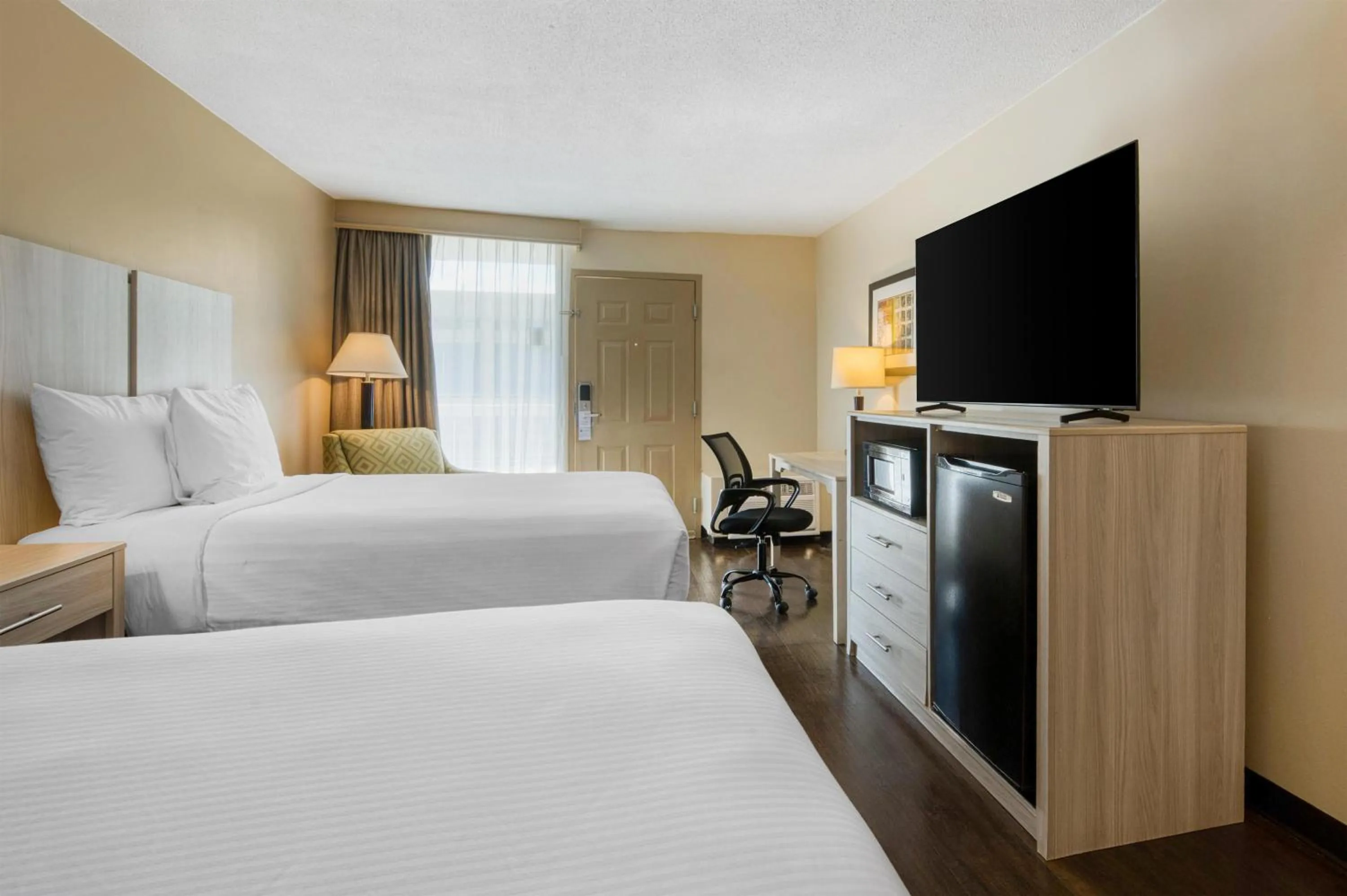 Bedroom, Bed in Best Western Battlefield Inn