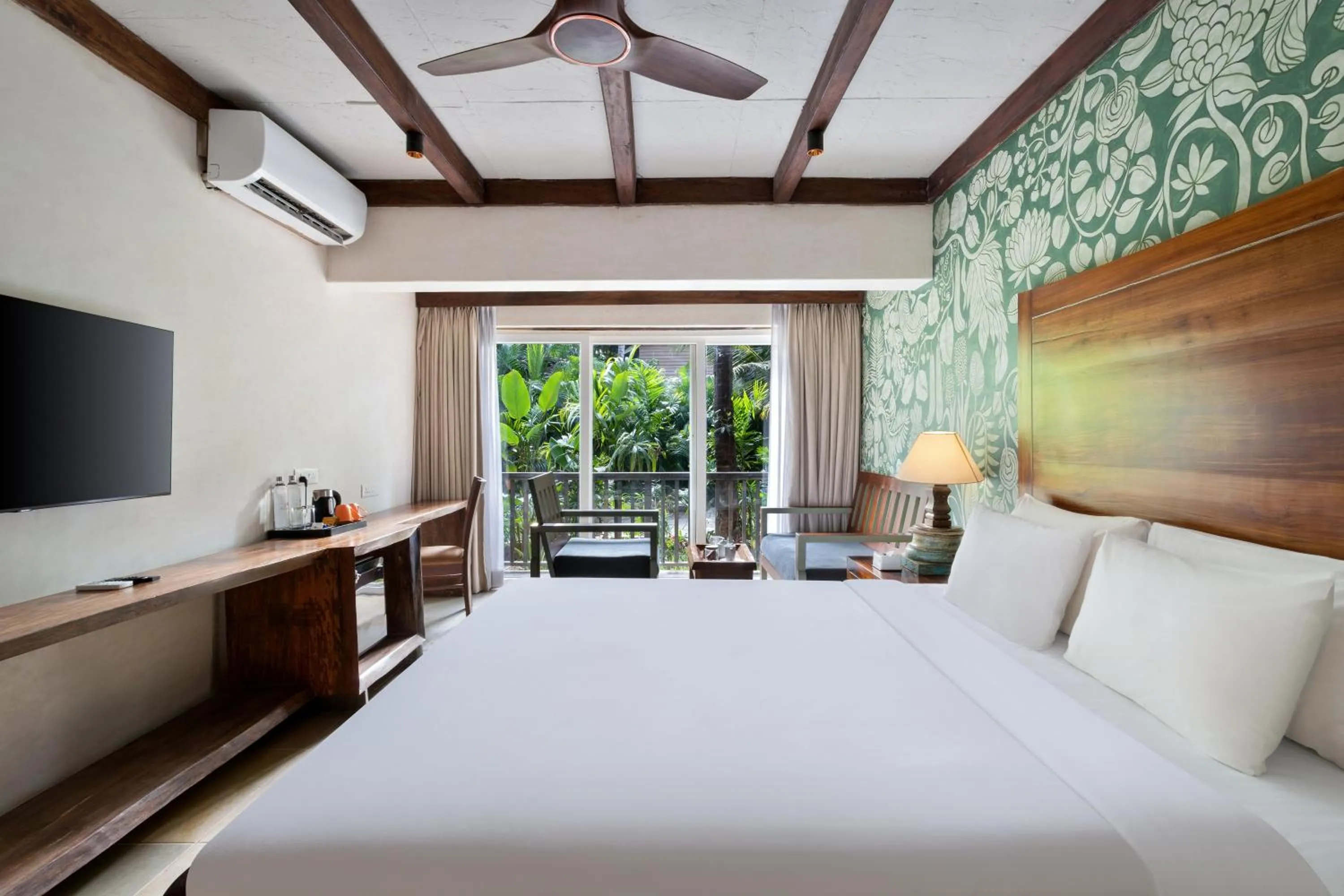 TV and multimedia, Bed in Riva Beach Resort