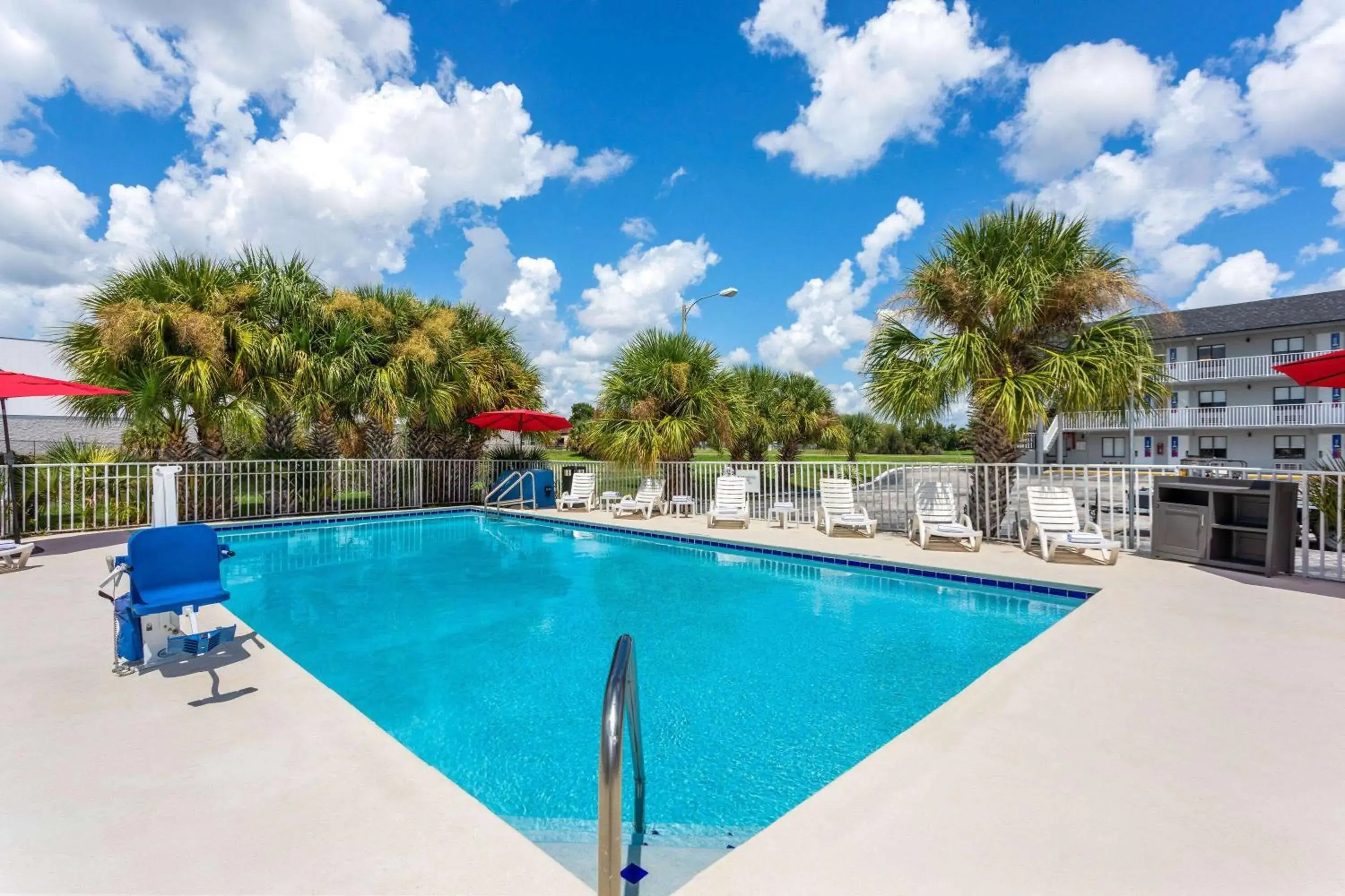 Pool view in Howard Johnson by Wyndham Orlando Lake Buena Vista South Pool view in Howard Johnson by Wyndham Orlando Lake Buena Vista South