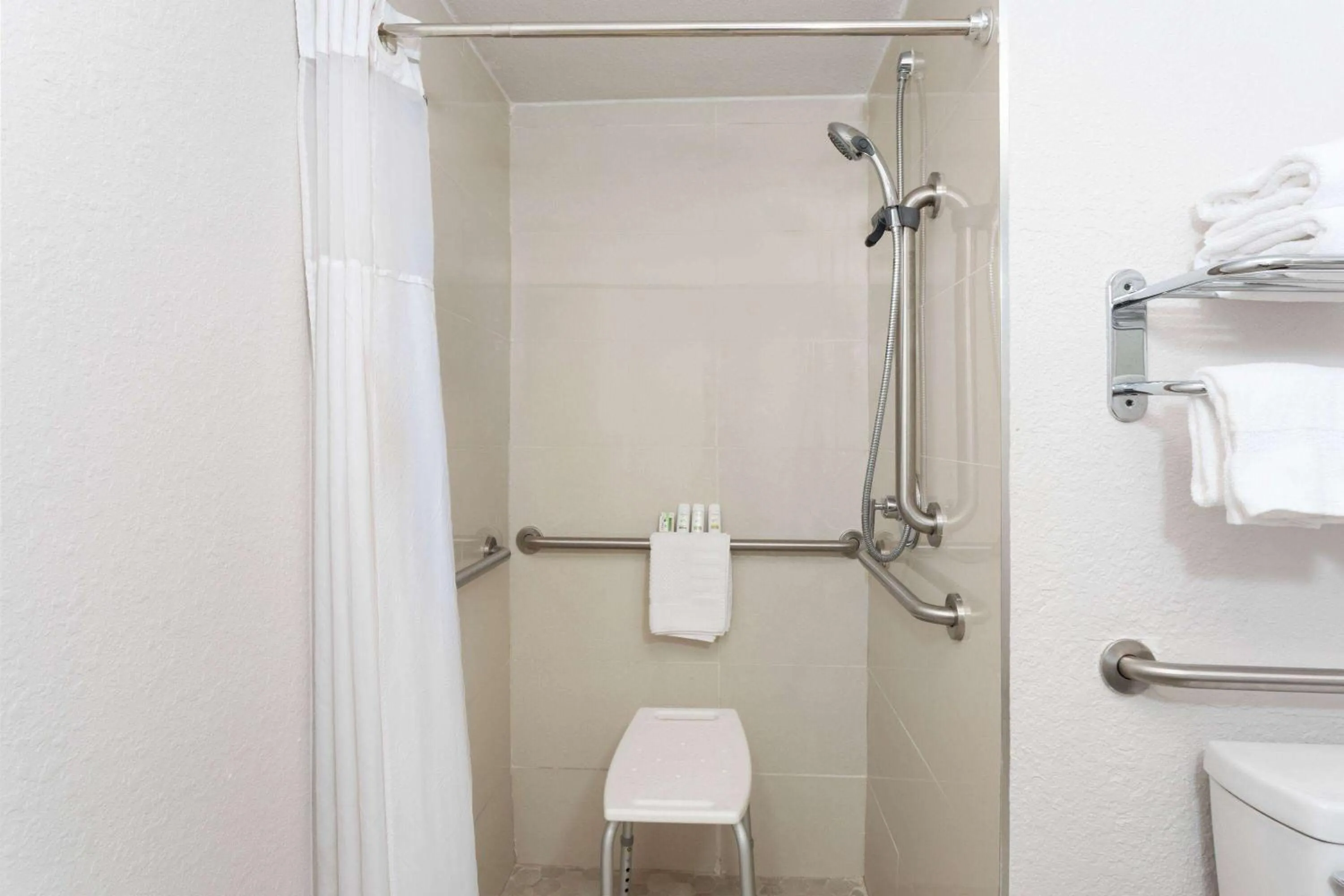 Shower in Howard Johnson by Wyndham Orlando Lake Buena Vista South