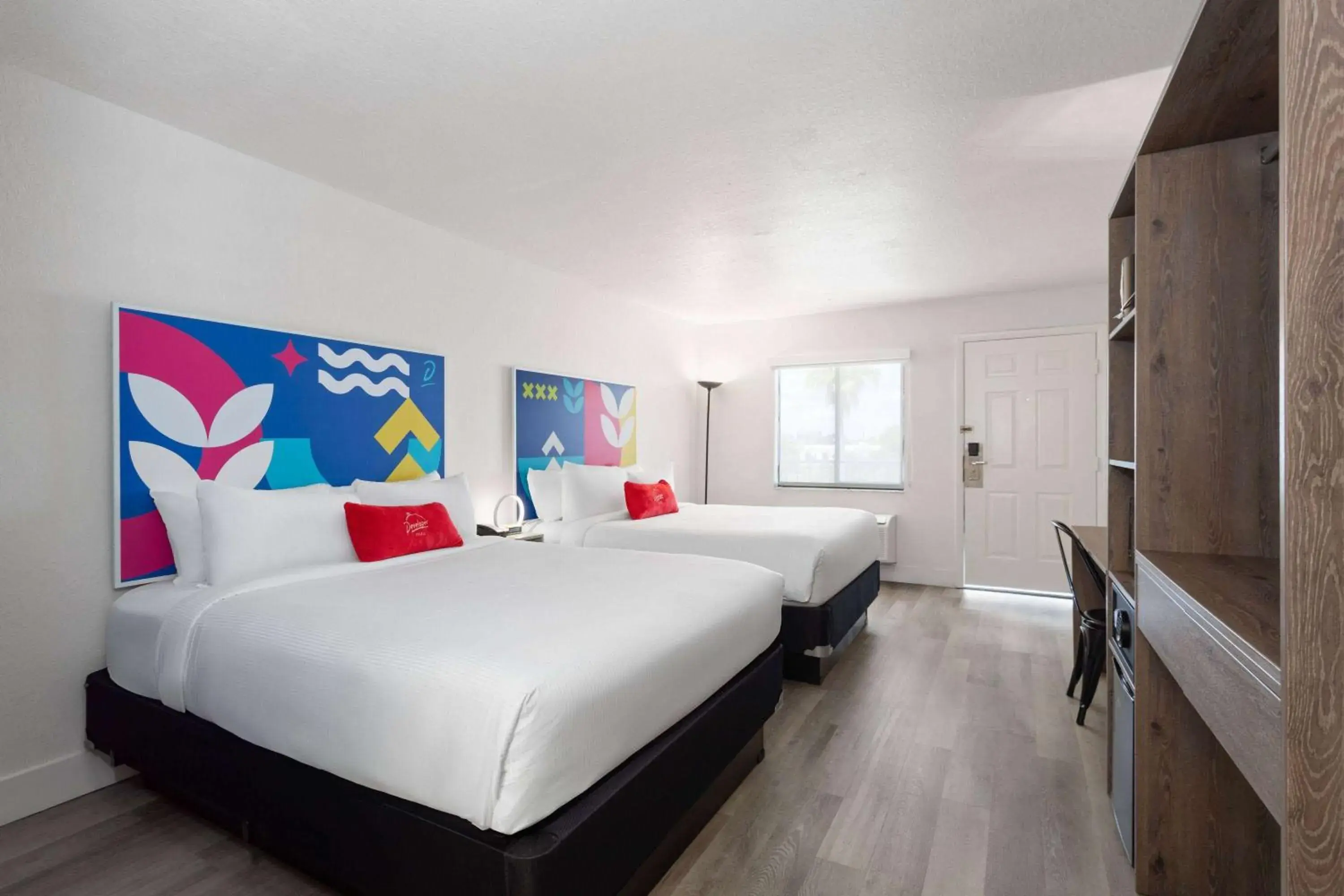 Photo of the whole room, Bed in Howard Johnson by Wyndham Orlando Lake Buena Vista South Photo of the whole room, Bed in Howard Johnson by Wyndham Orlando Lake Buena Vista South