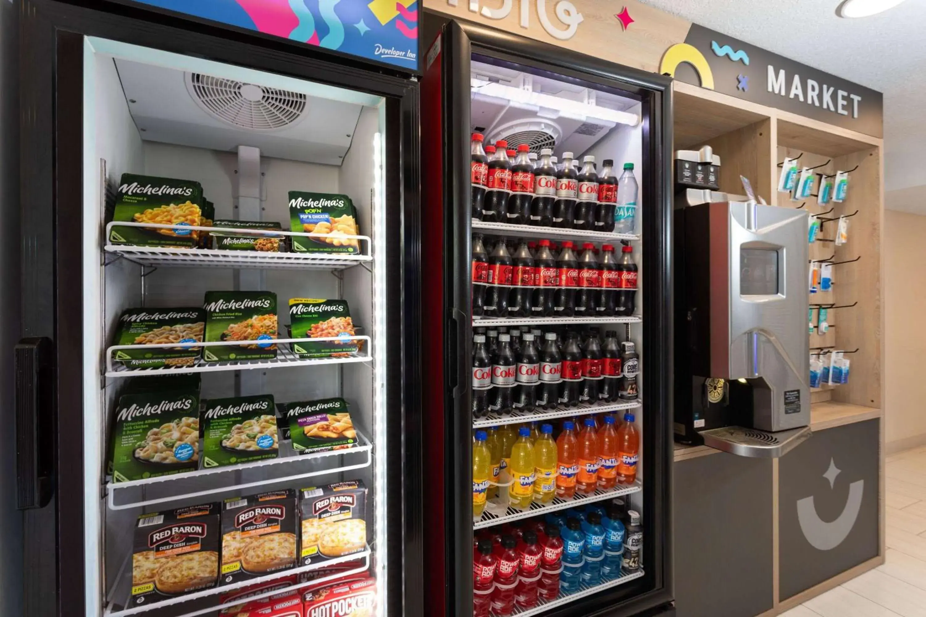 Food and drinks in Howard Johnson by Wyndham Orlando Lake Buena Vista South Food and drinks in Howard Johnson by Wyndham Orlando Lake Buena Vista South