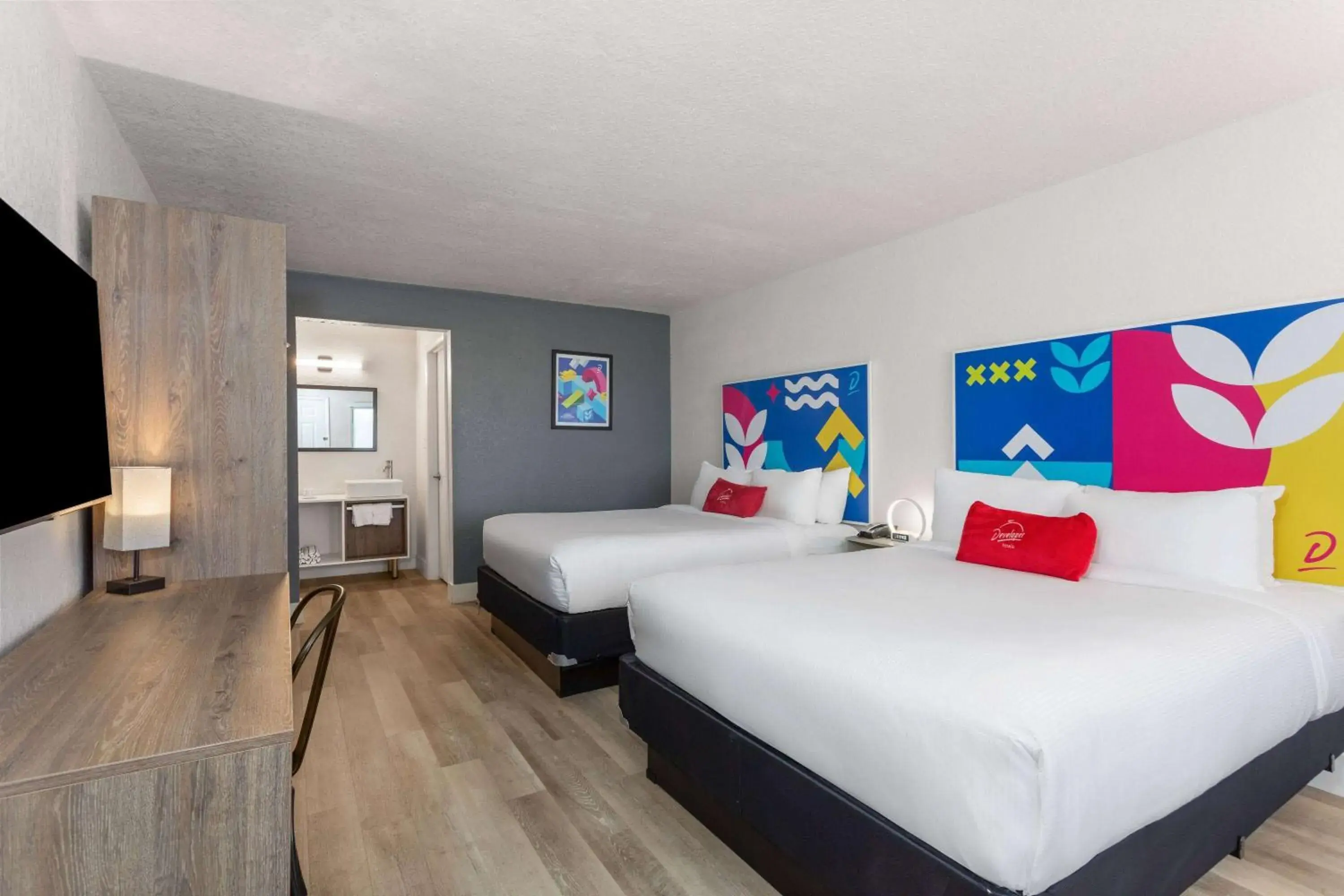 Photo of the whole room, Bed in Howard Johnson by Wyndham Orlando Lake Buena Vista South Photo of the whole room, Bed in Howard Johnson by Wyndham Orlando Lake Buena Vista South