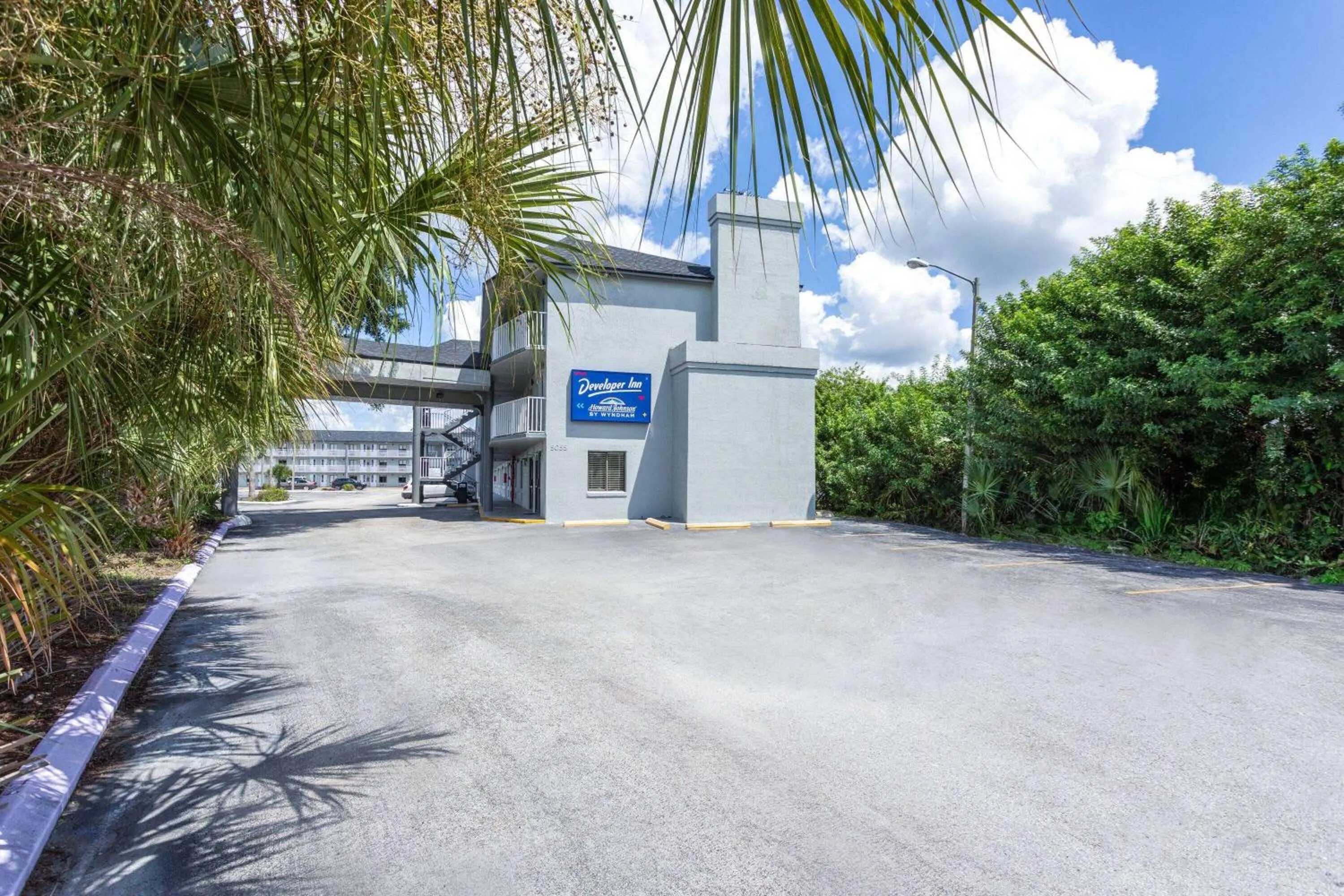 Property building in Howard Johnson by Wyndham Orlando Lake Buena Vista South