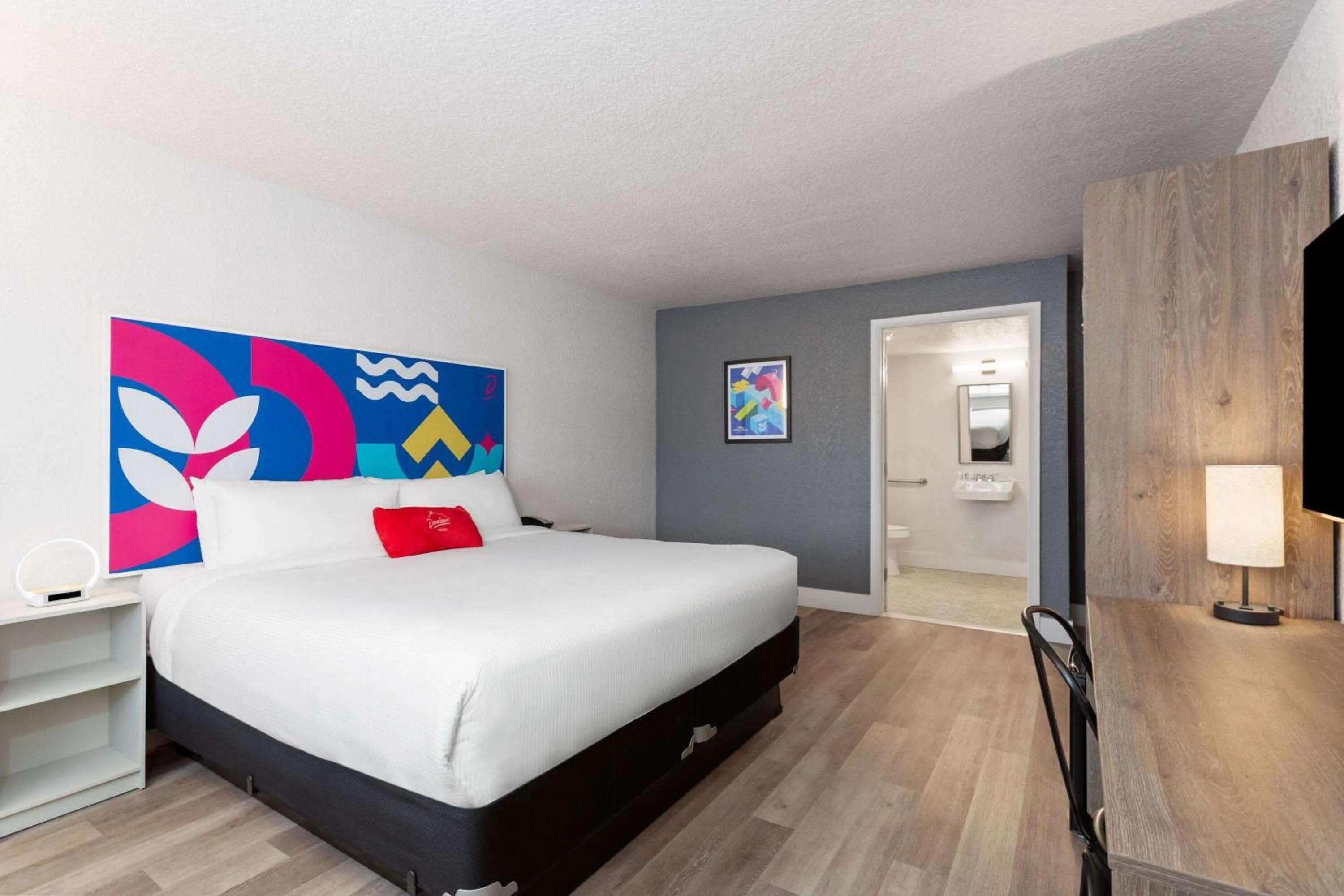 Photo of the whole room, Bed in Howard Johnson by Wyndham Orlando Lake Buena Vista South