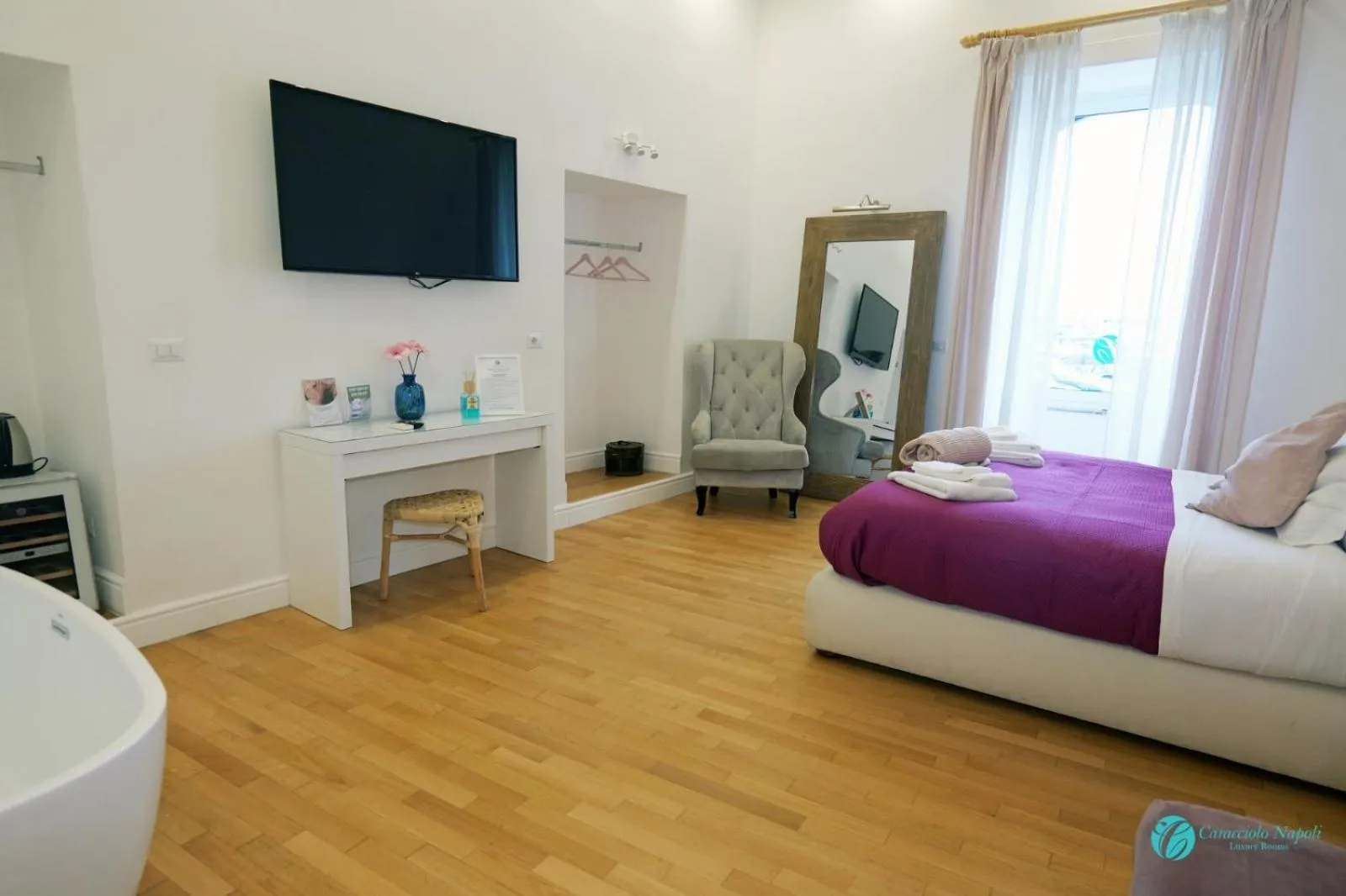 Photo of the whole room in Caracciolo Napoli BeB