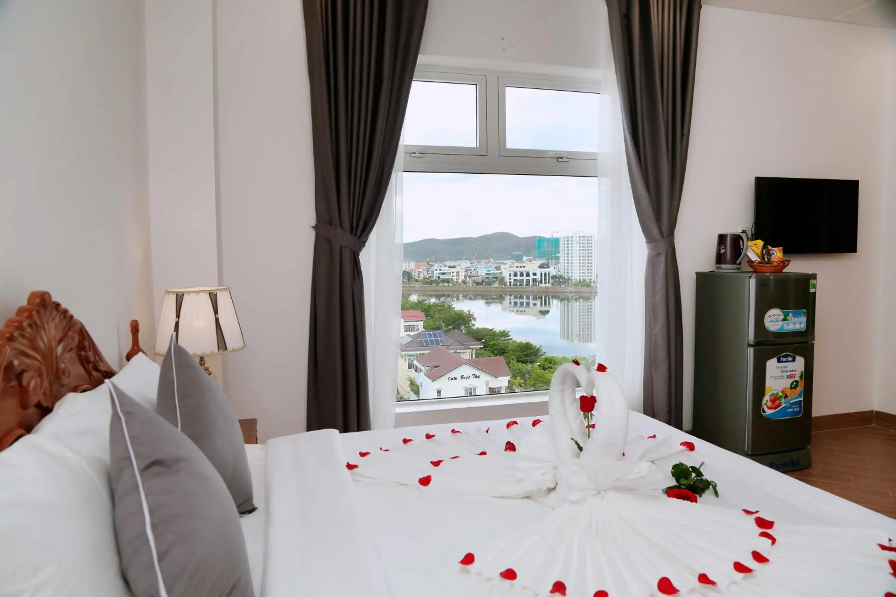 Photo of the whole room, Bed in Thanh Van Hotel Quy Nhon Photo of the whole room, Bed in Thanh Van Hotel Quy Nhon