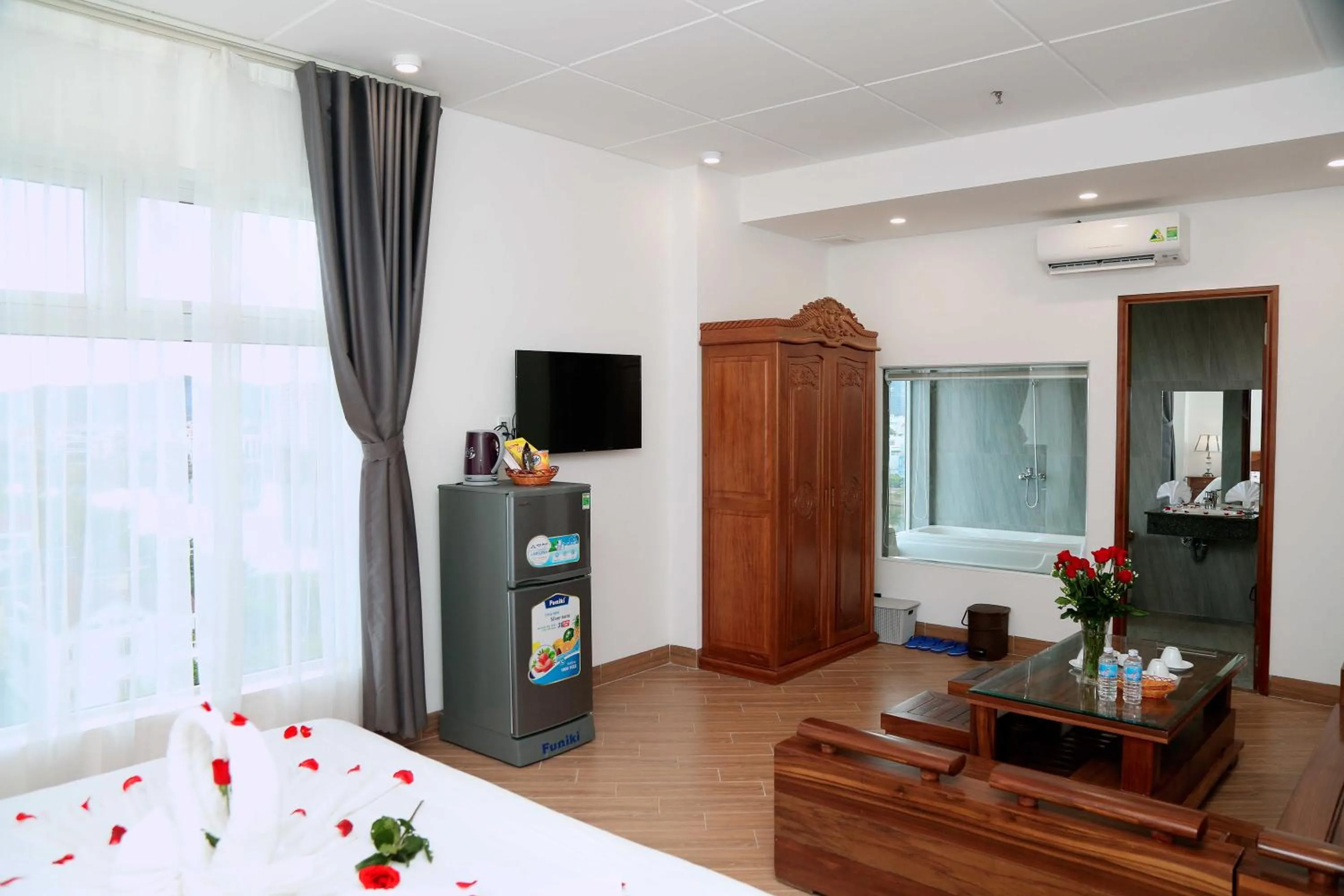 Photo of the whole room, Bed in Thanh Van Hotel Quy Nhon