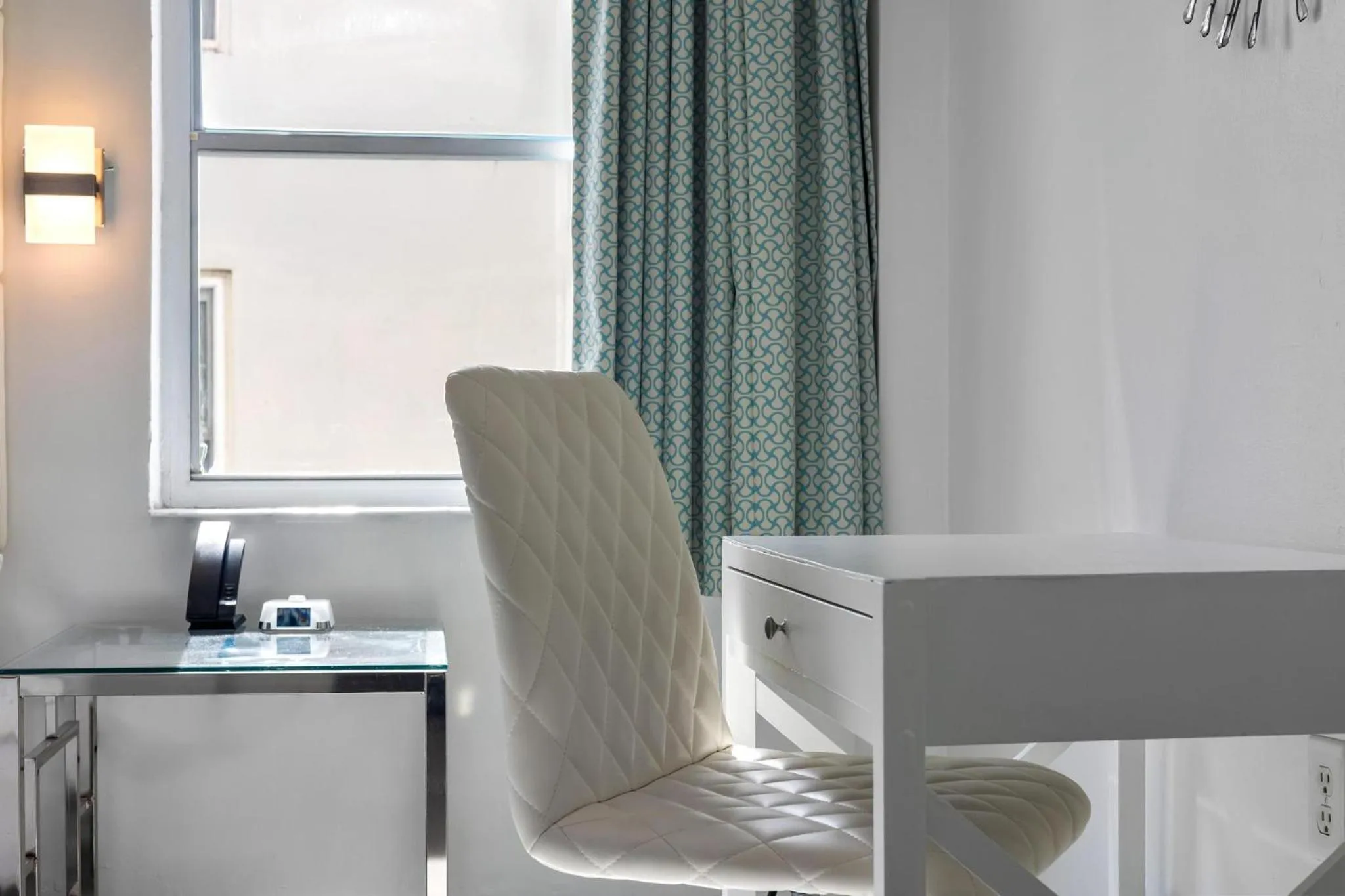 Beacon South Beach Hotel