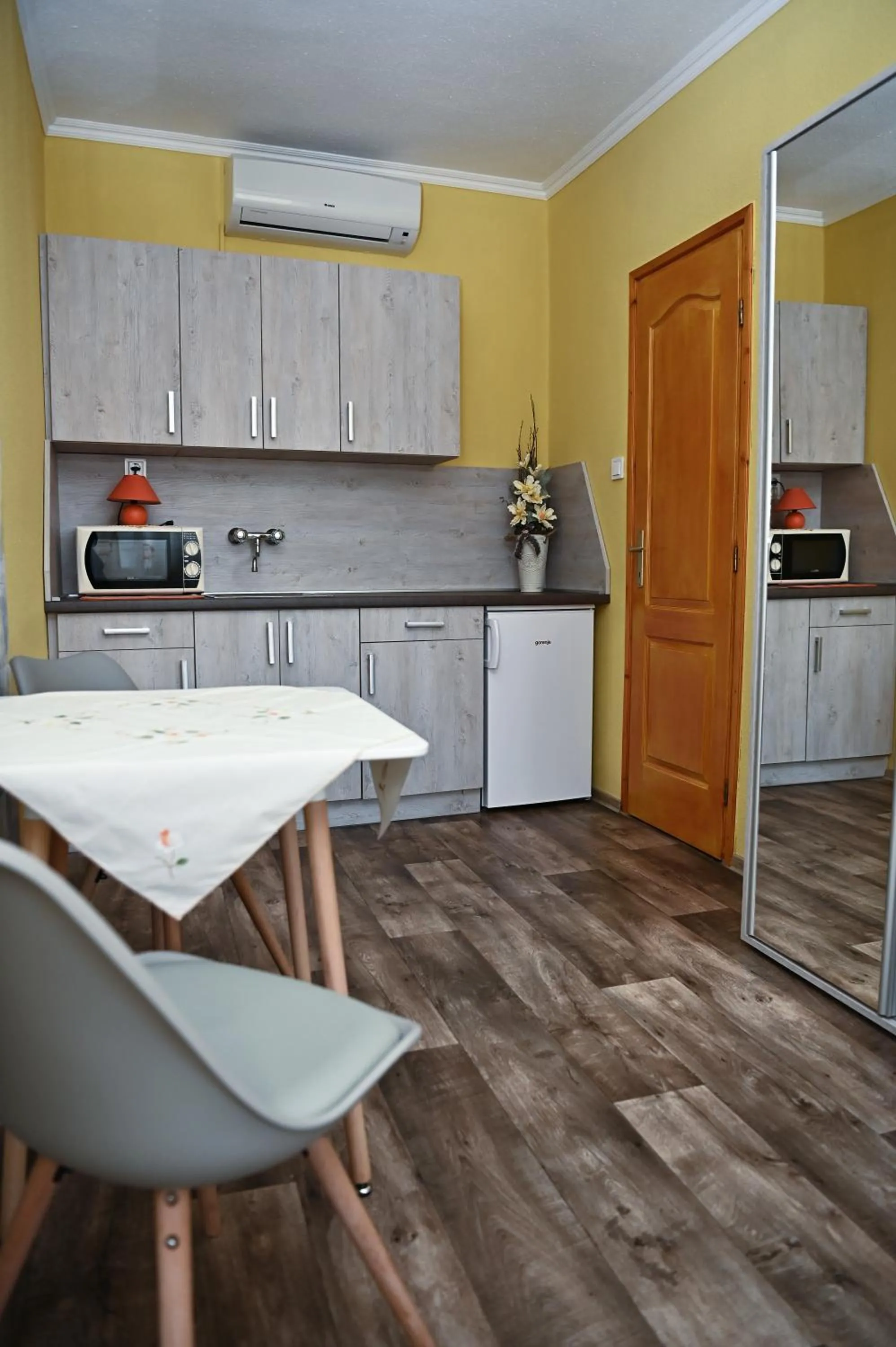 Kitchen or kitchenette in Angéla Vendegház
