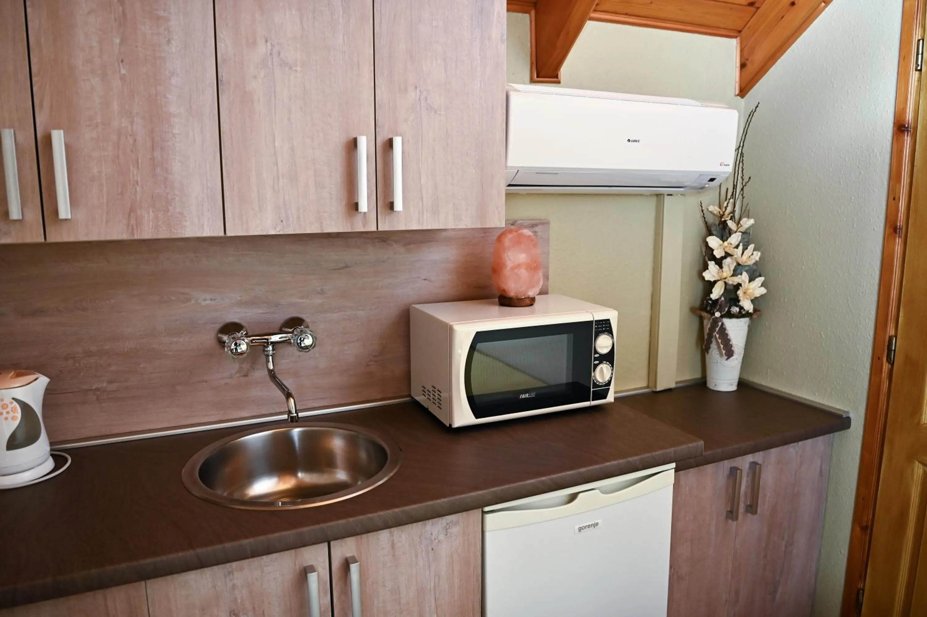 Kitchen or kitchenette in Angéla Vendegház