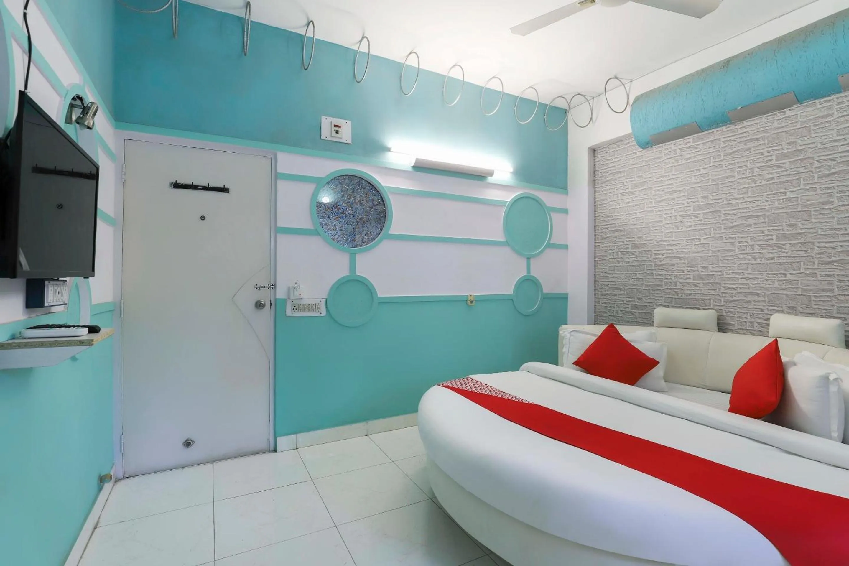 Bedroom, Bed in Hotel O Nova Dumas Homestay