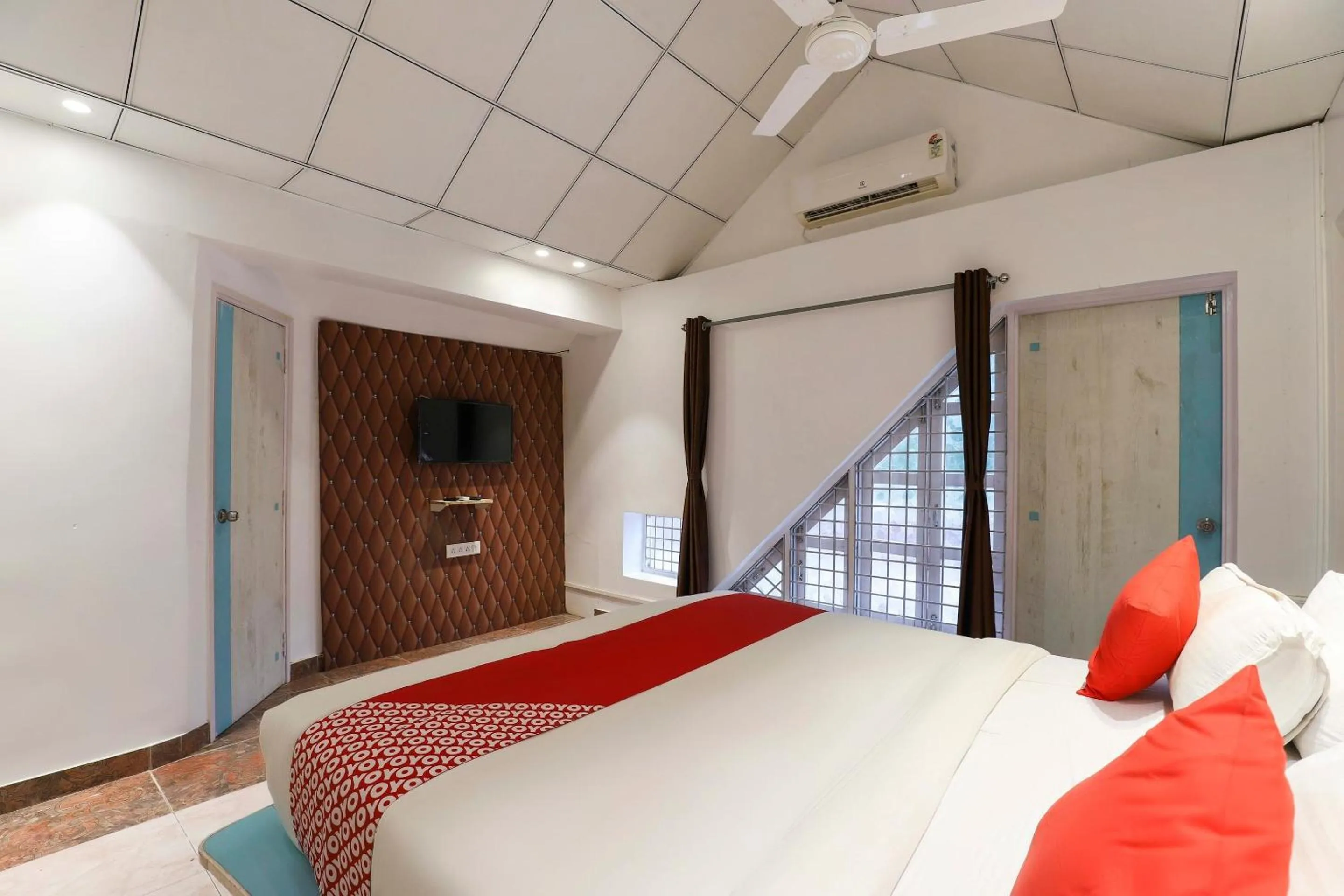 Bedroom, Bed in Hotel O Nova Dumas Homestay