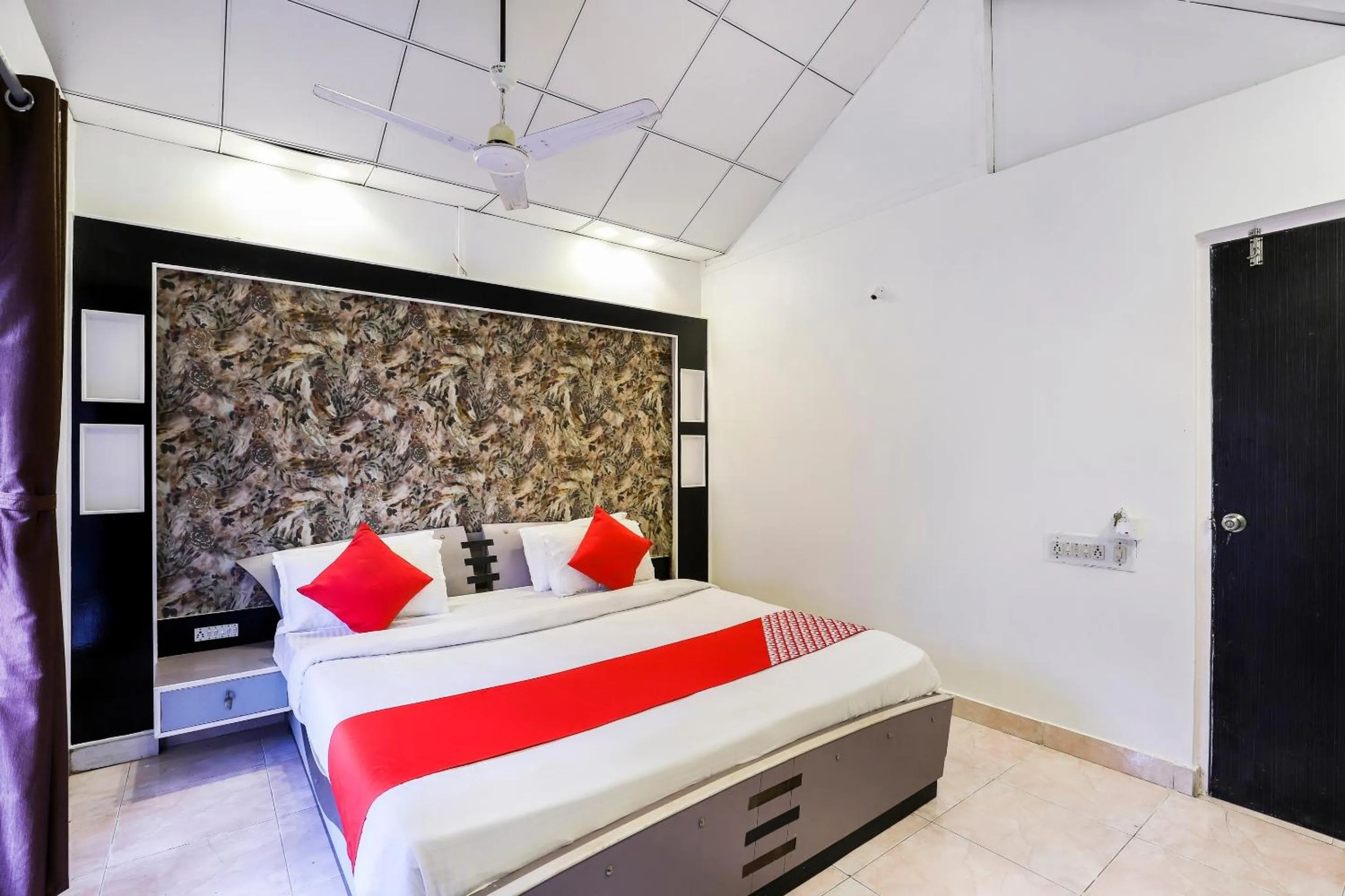 Bedroom, Bed in Hotel O Nova Dumas Homestay