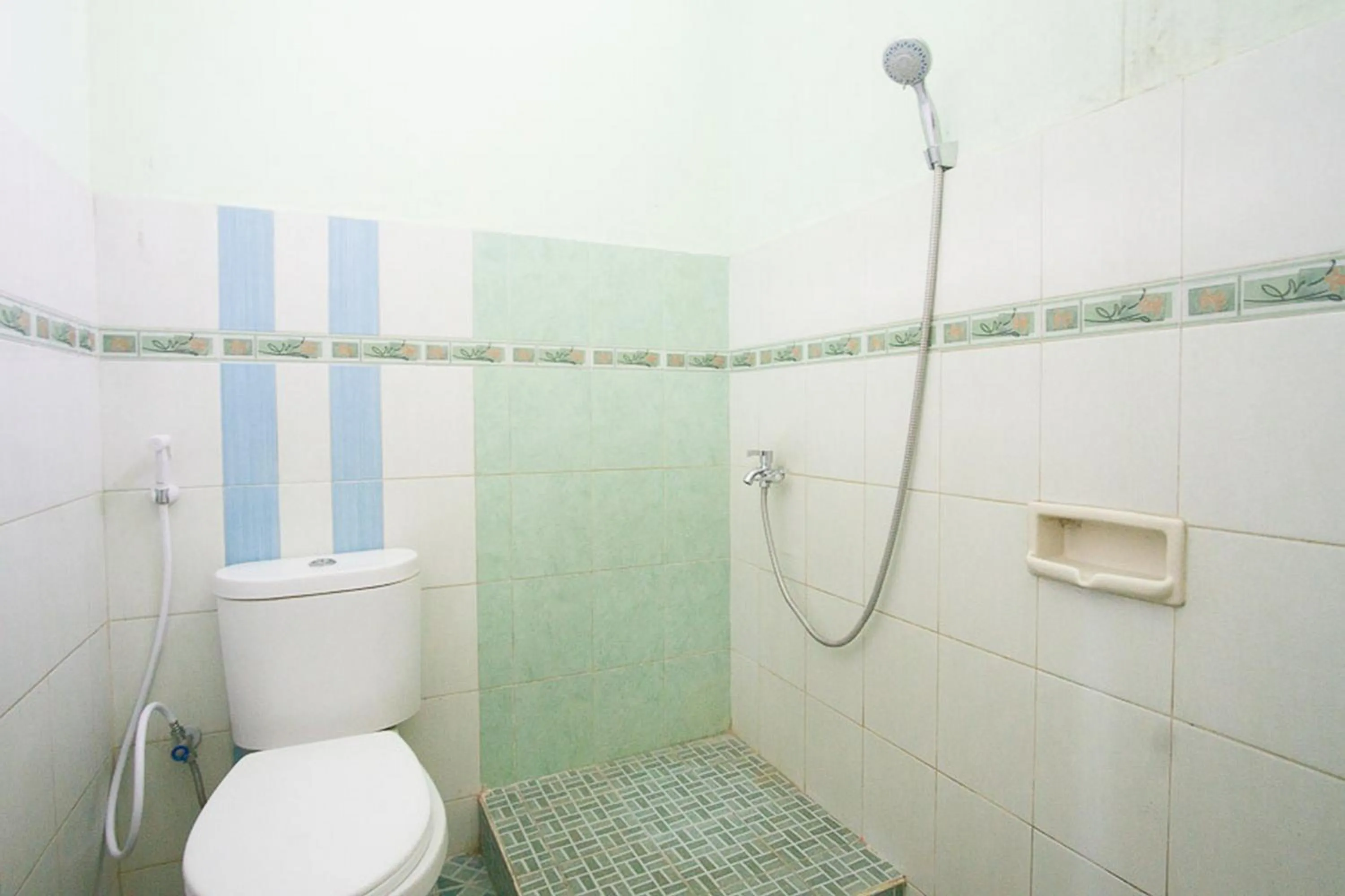 Bathroom in RedDoorz Syariah @ Jalan Gajah Mada