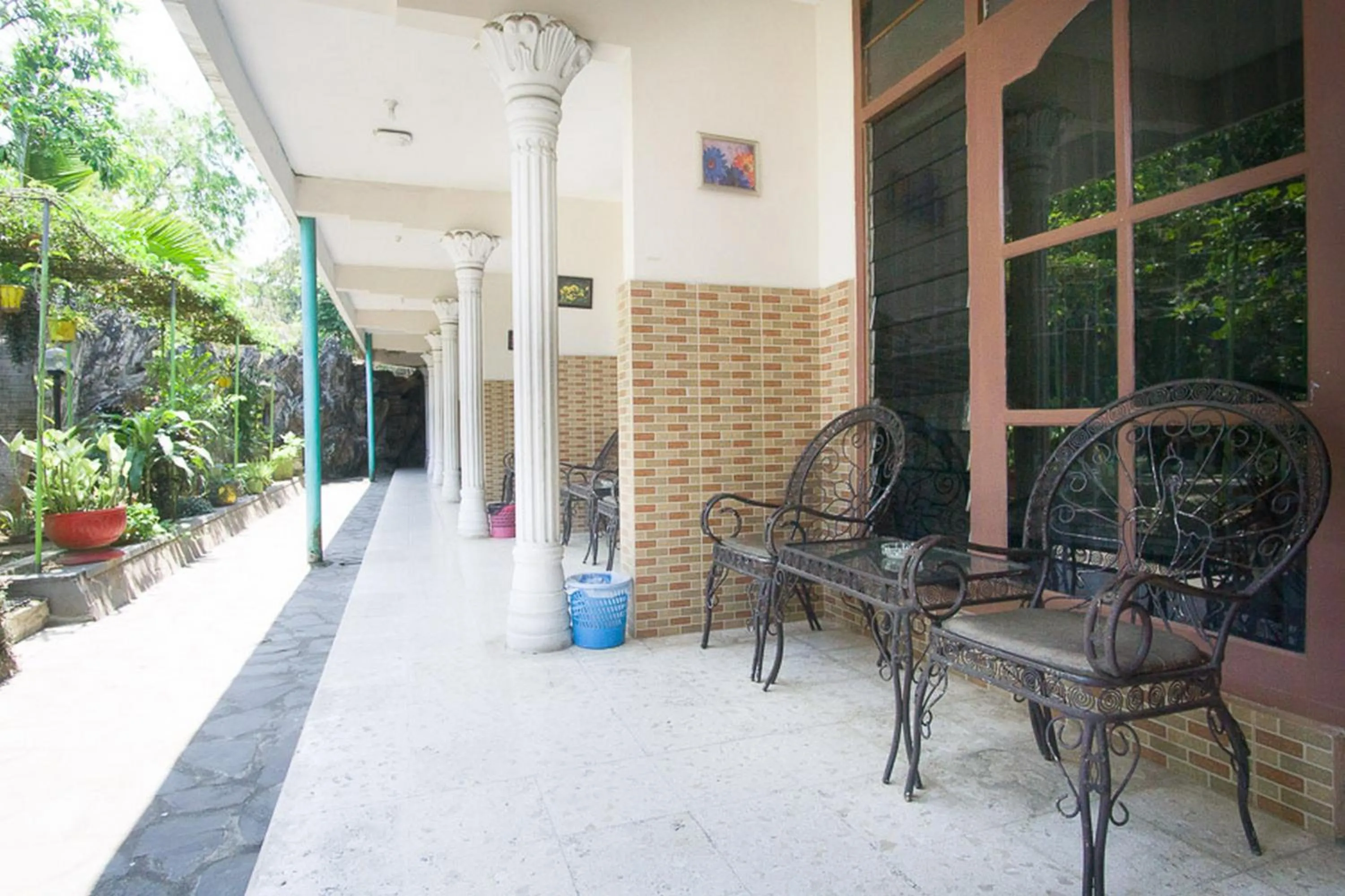 Balcony/Terrace in RedDoorz Syariah @ Jalan Gajah Mada