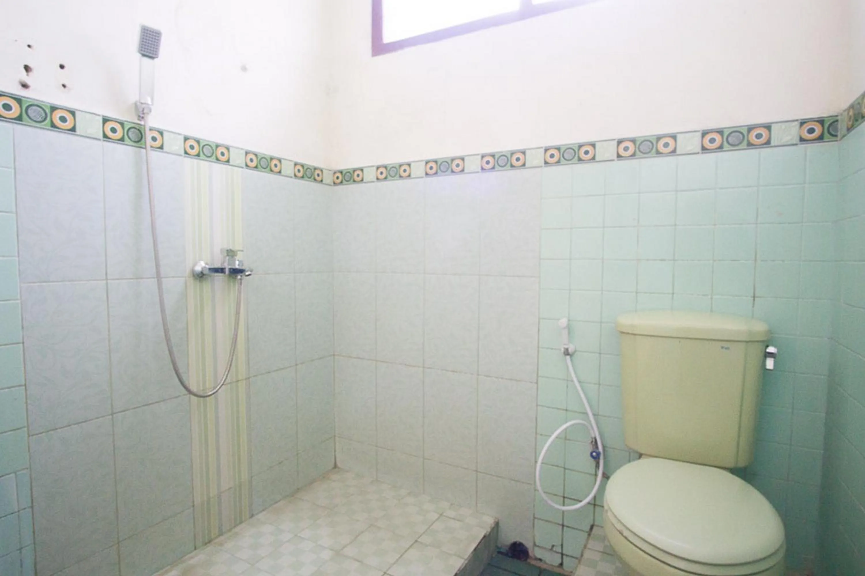 Bathroom in RedDoorz Syariah @ Jalan Gajah Mada