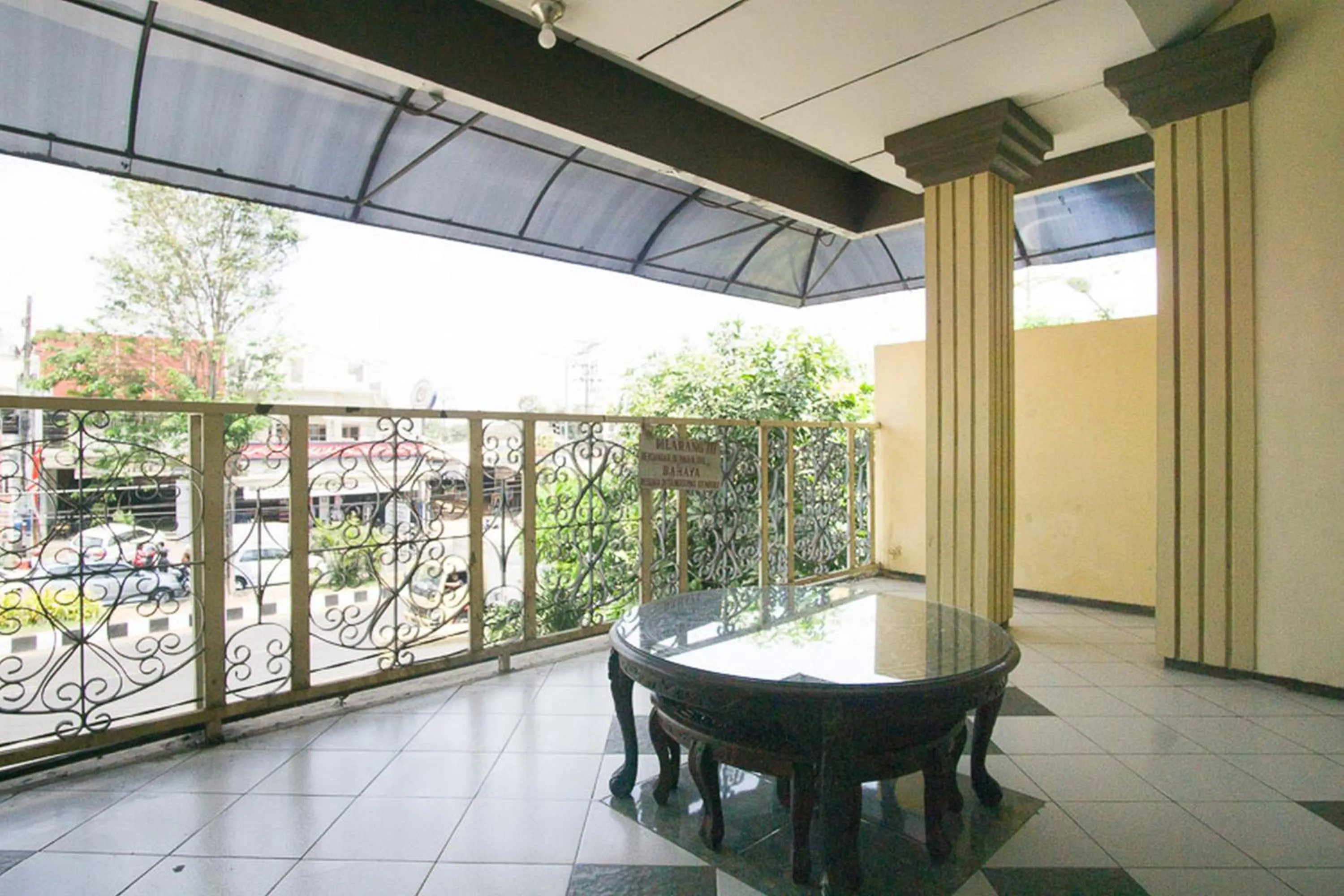 Balcony/Terrace in RedDoorz Syariah @ Jalan Gajah Mada