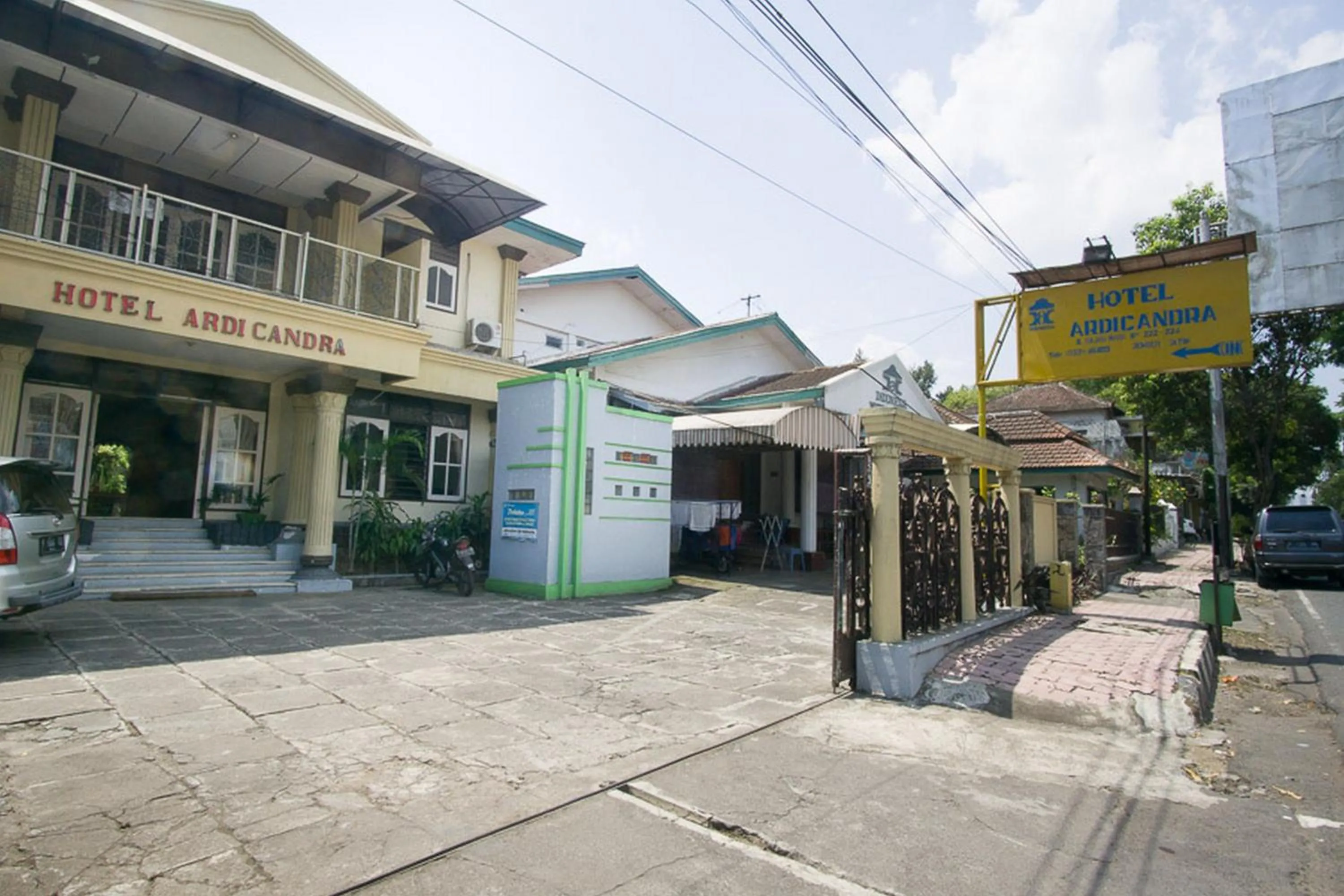 Property building in RedDoorz Syariah @ Jalan Gajah Mada