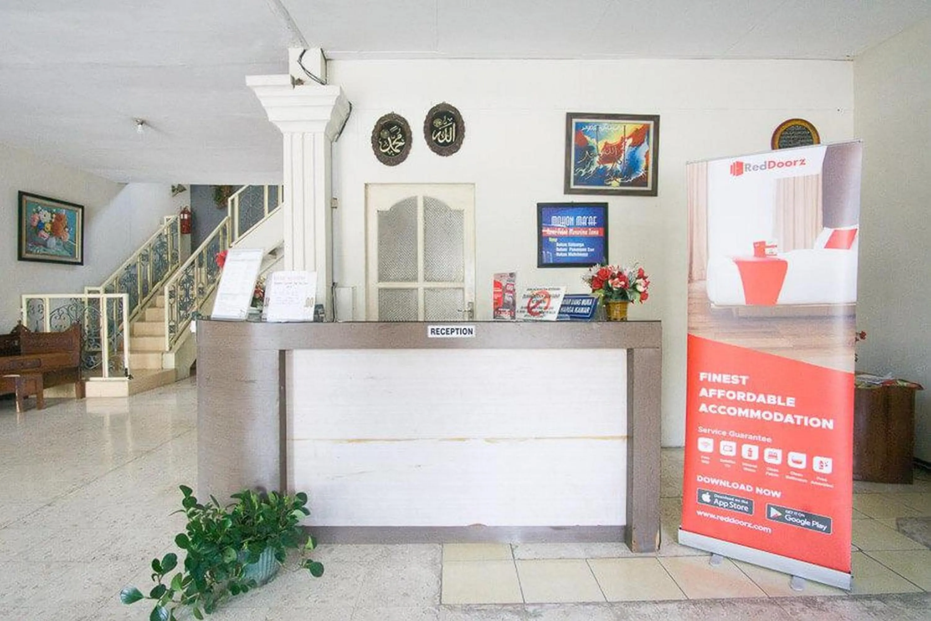 Lobby or reception in RedDoorz Syariah @ Jalan Gajah Mada
