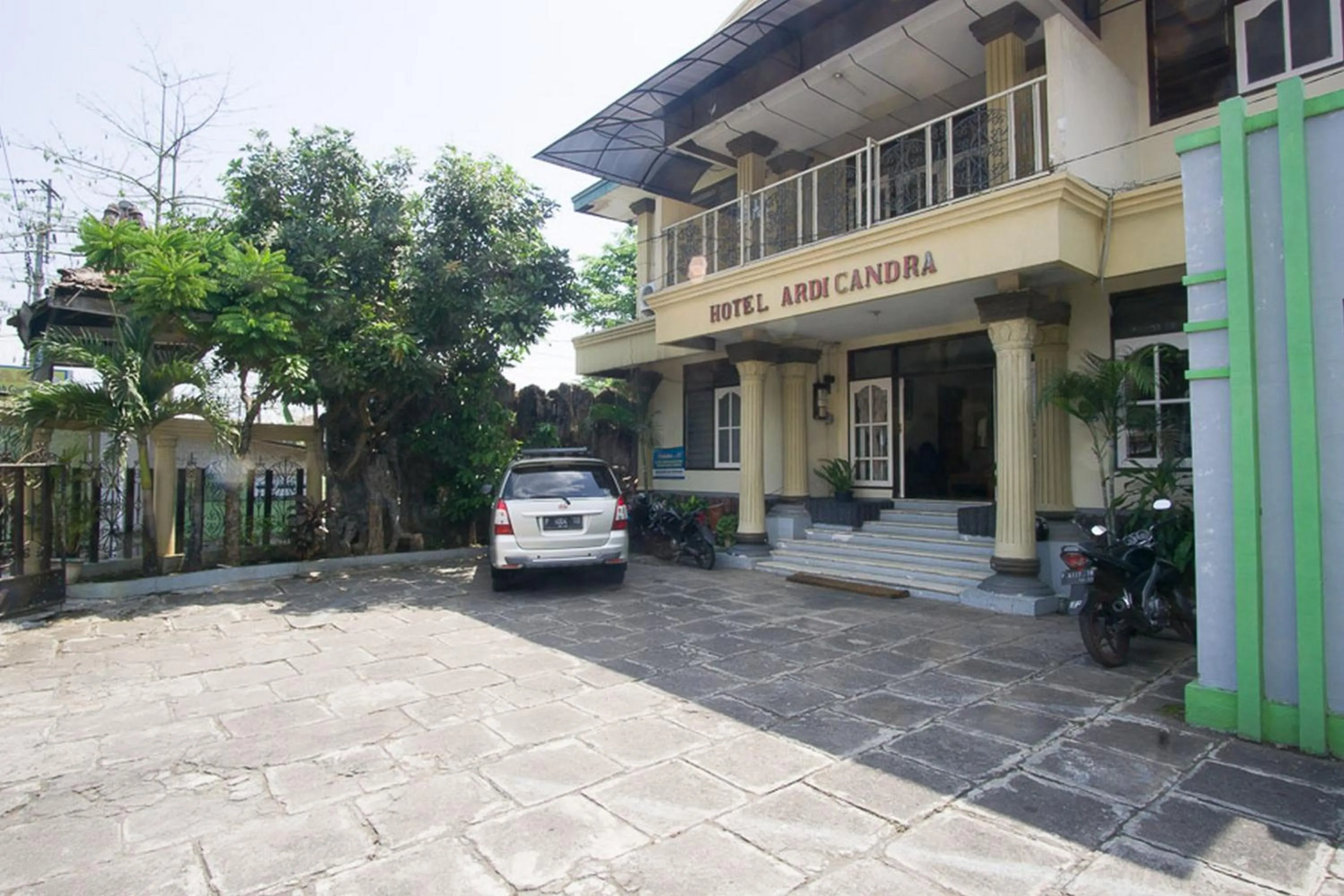 Facade/entrance in RedDoorz Syariah @ Jalan Gajah Mada