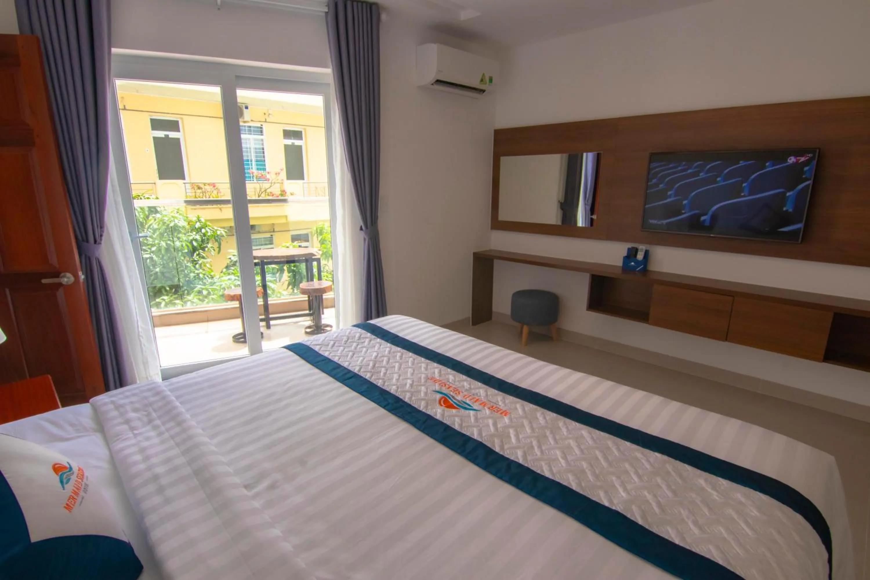 Bedroom, Bed in Mermaid Seaside Hotel