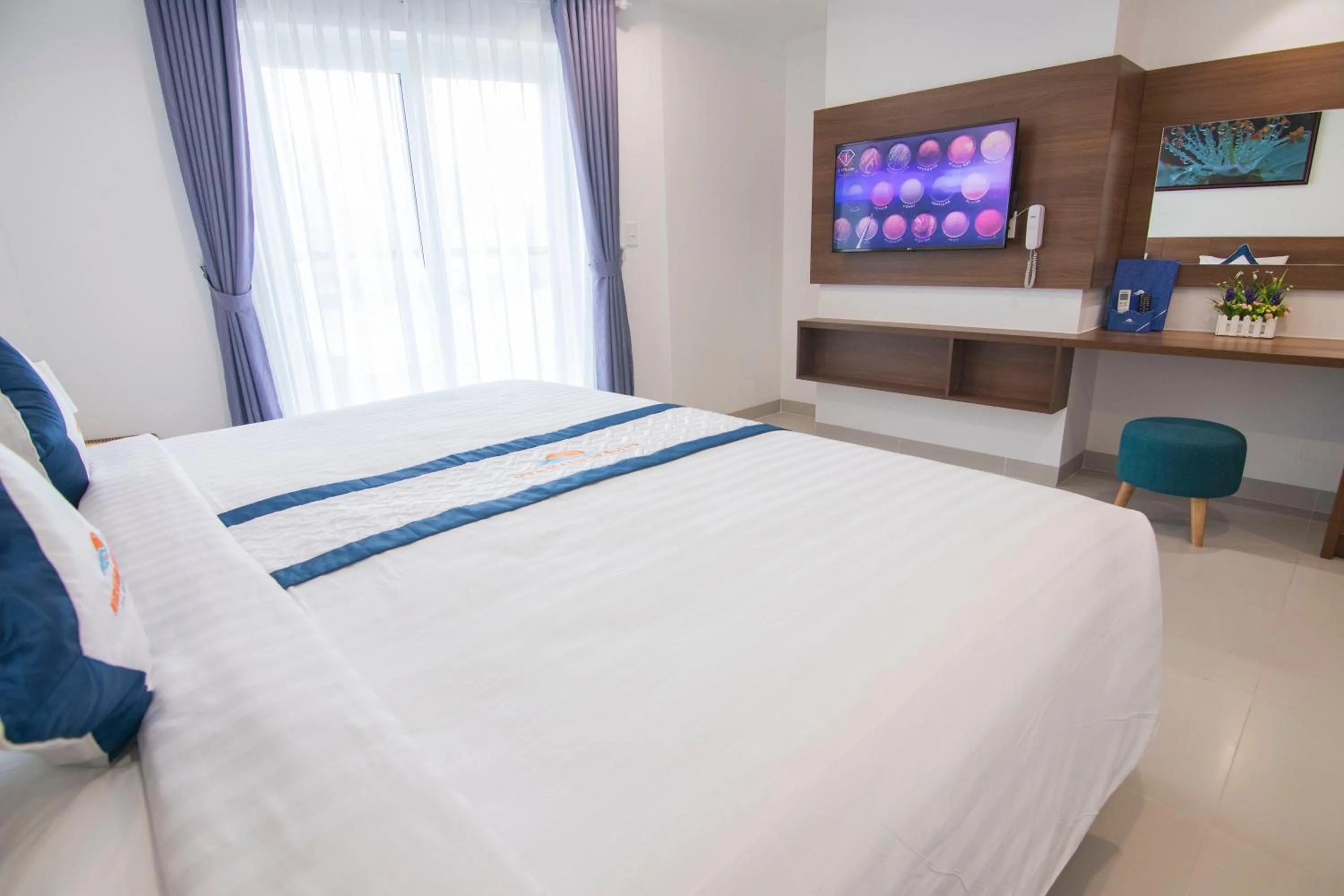 Communal lounge/ TV room, Bed in Mermaid Seaside Hotel