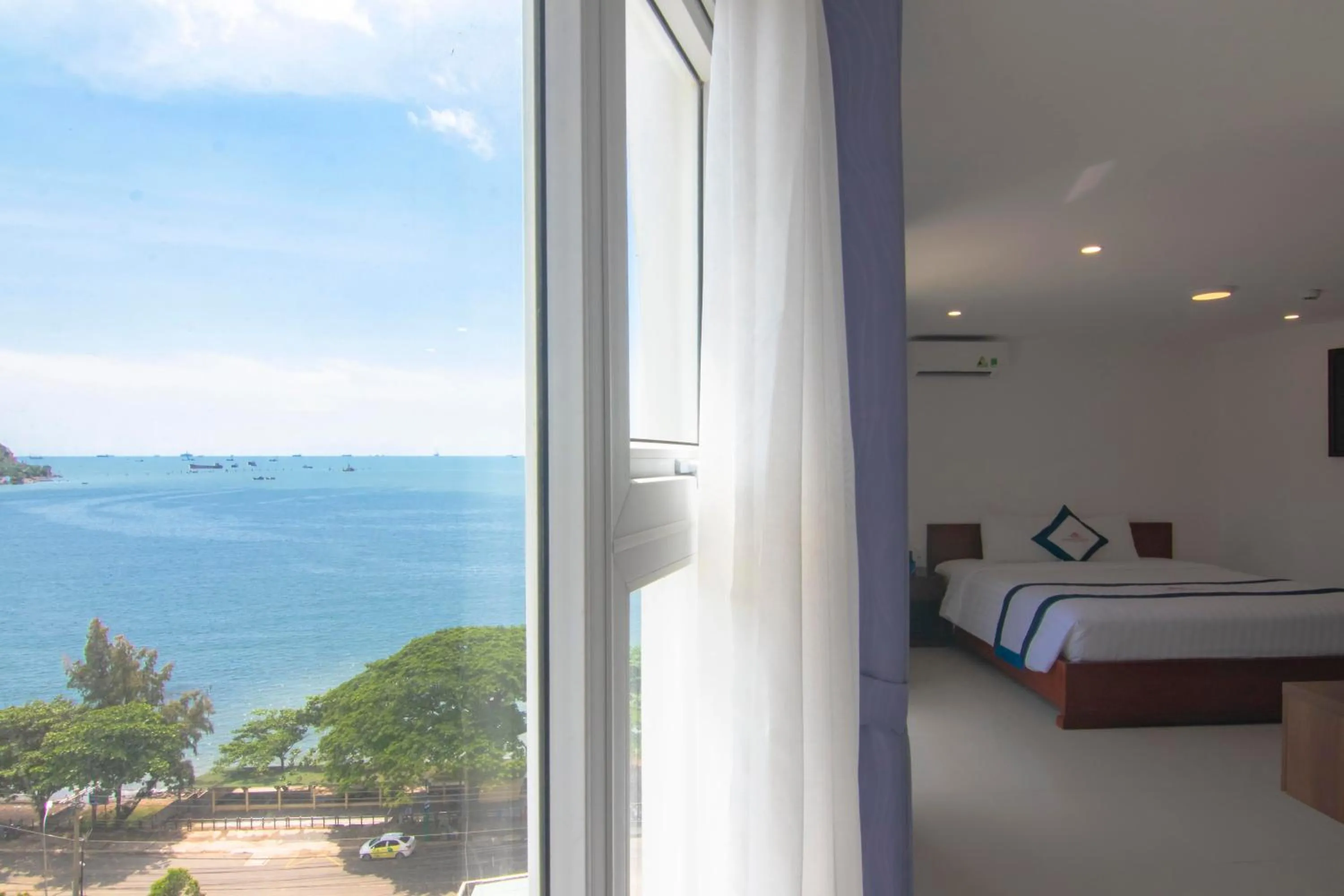 Sea view, Bed in Mermaid Seaside Hotel