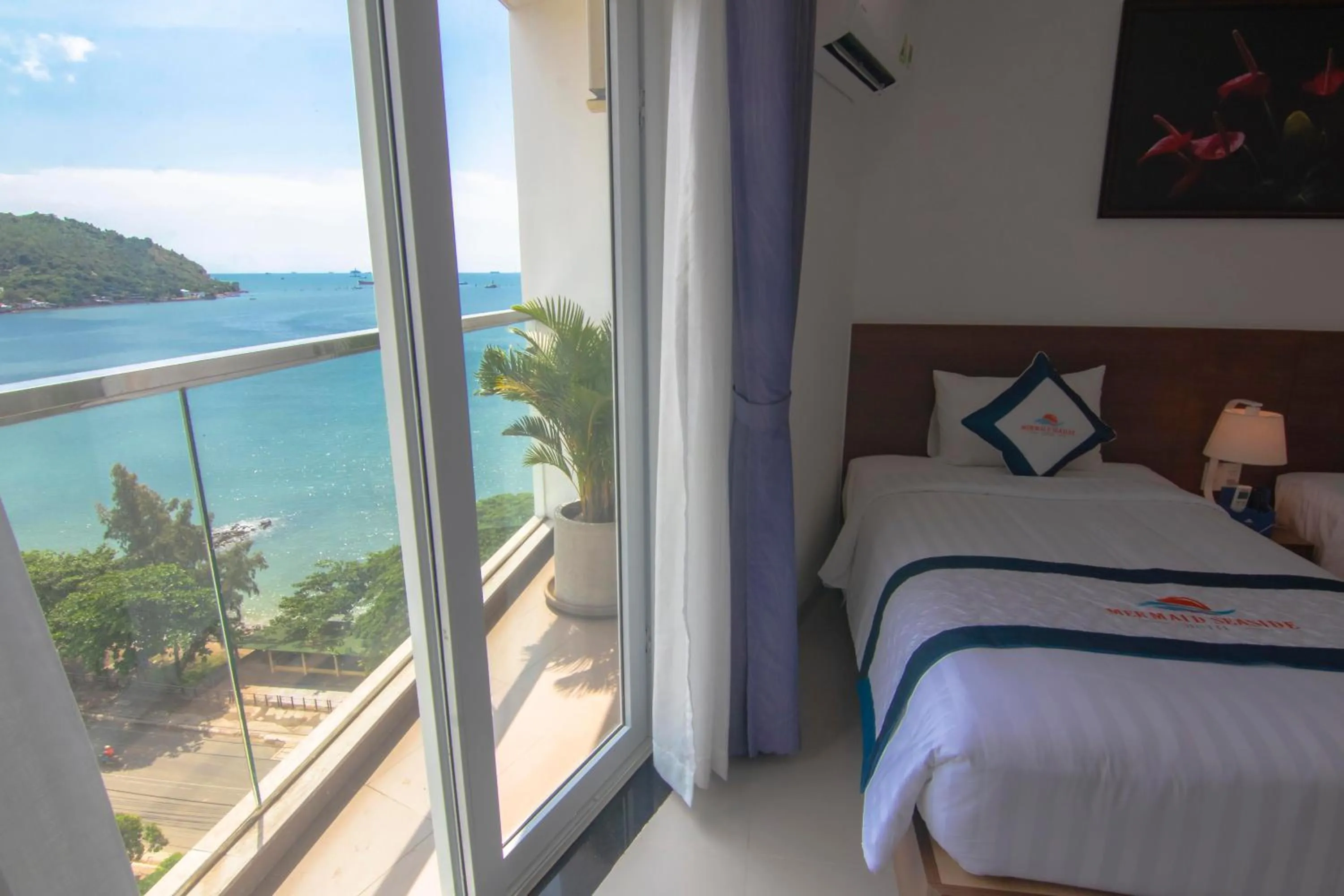 Balcony/Terrace, Bed in Mermaid Seaside Hotel