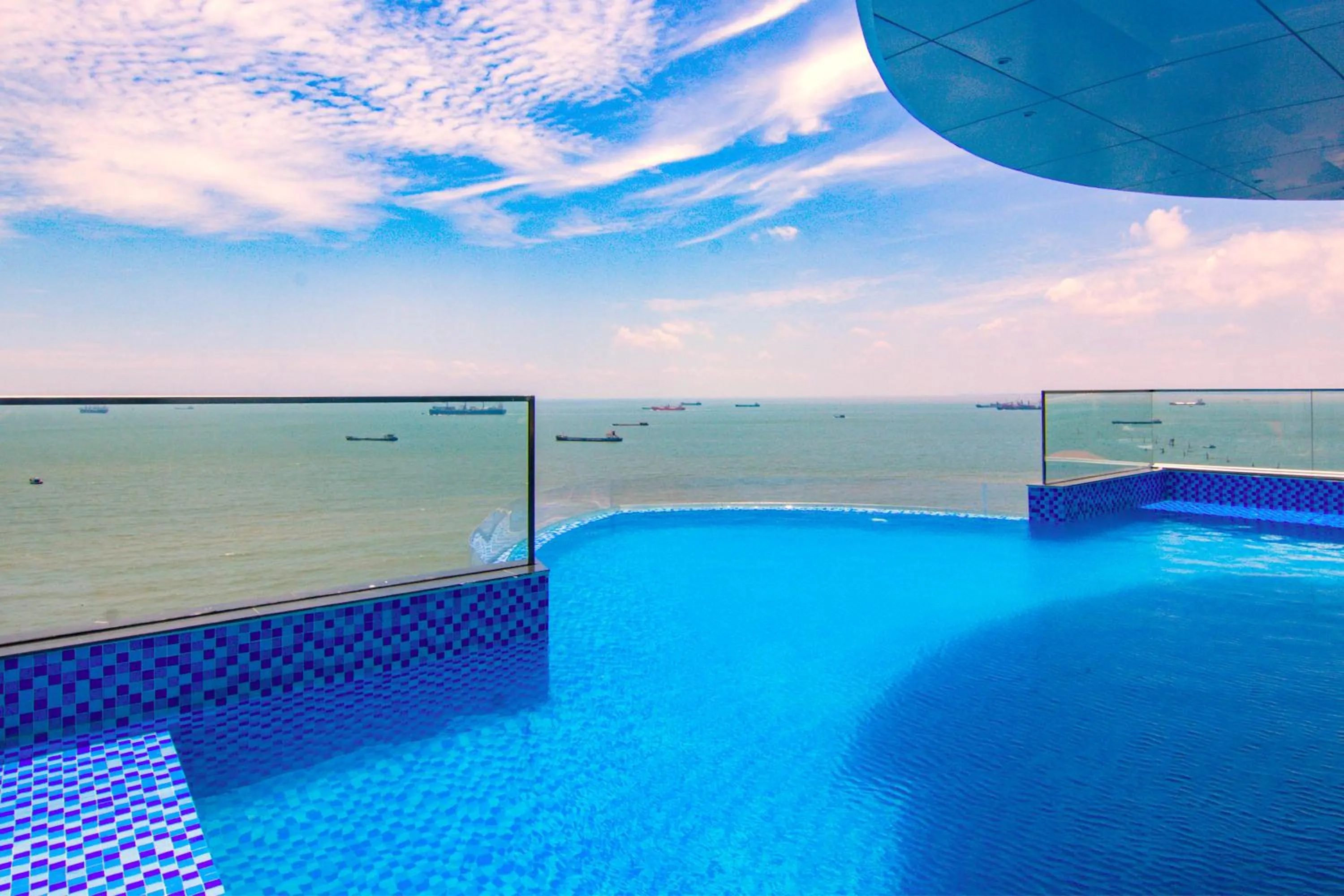 Swimming pool in Mermaid Seaside Hotel