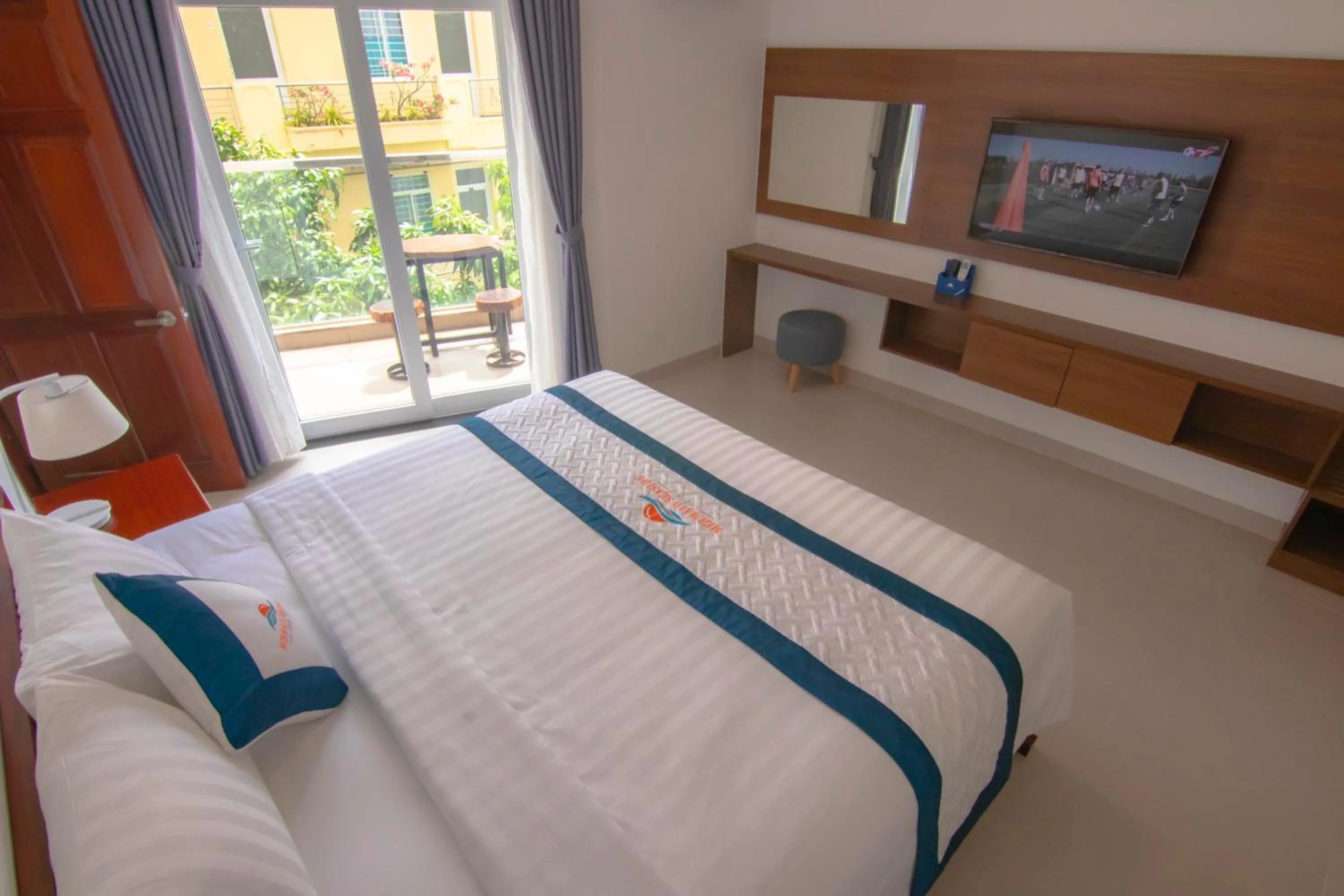 Communal lounge/ TV room, Bed in Mermaid Seaside Hotel