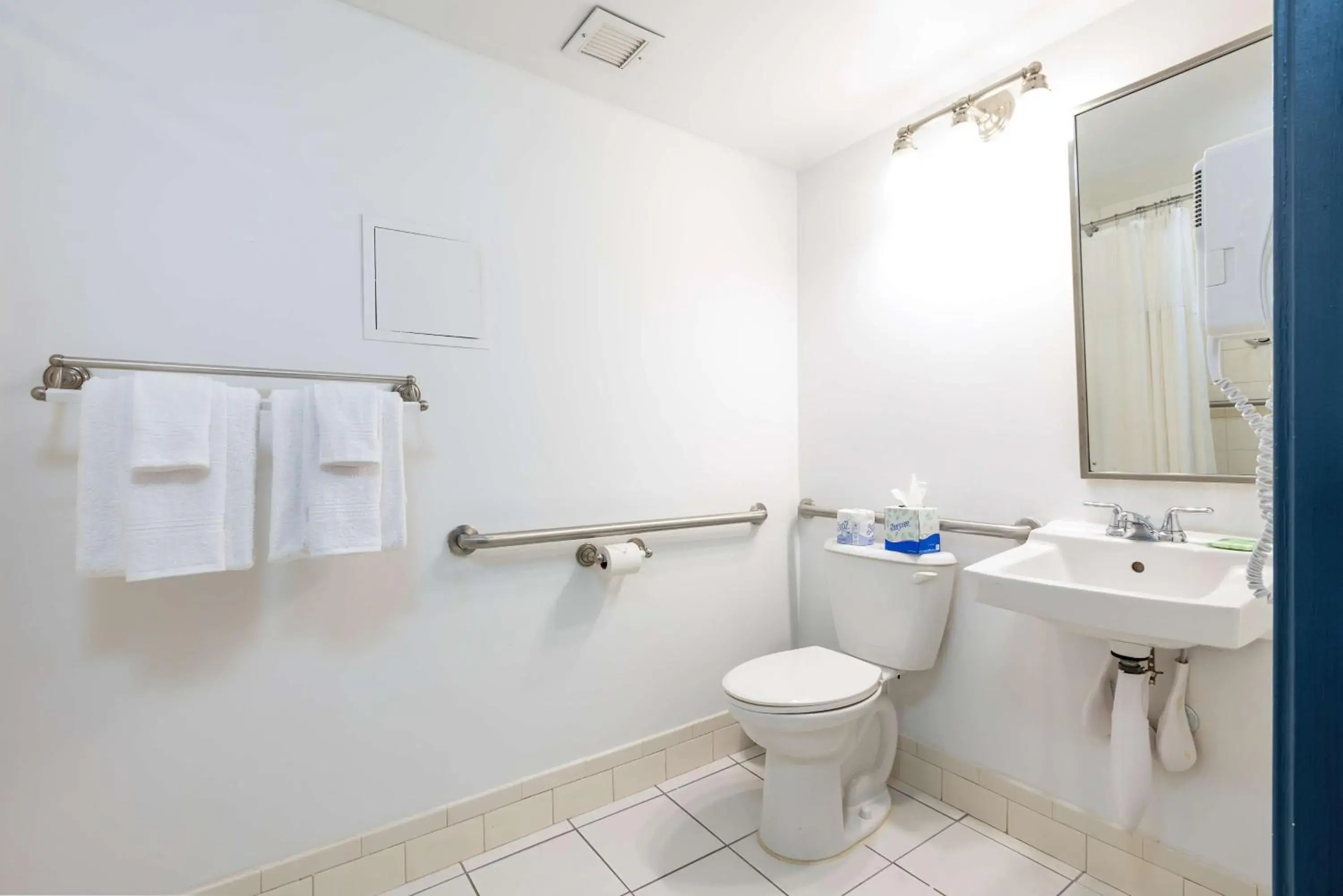 Bathroom in Regency Miami Airport by Sonesta Bathroom in Regency Miami Airport by Sonesta