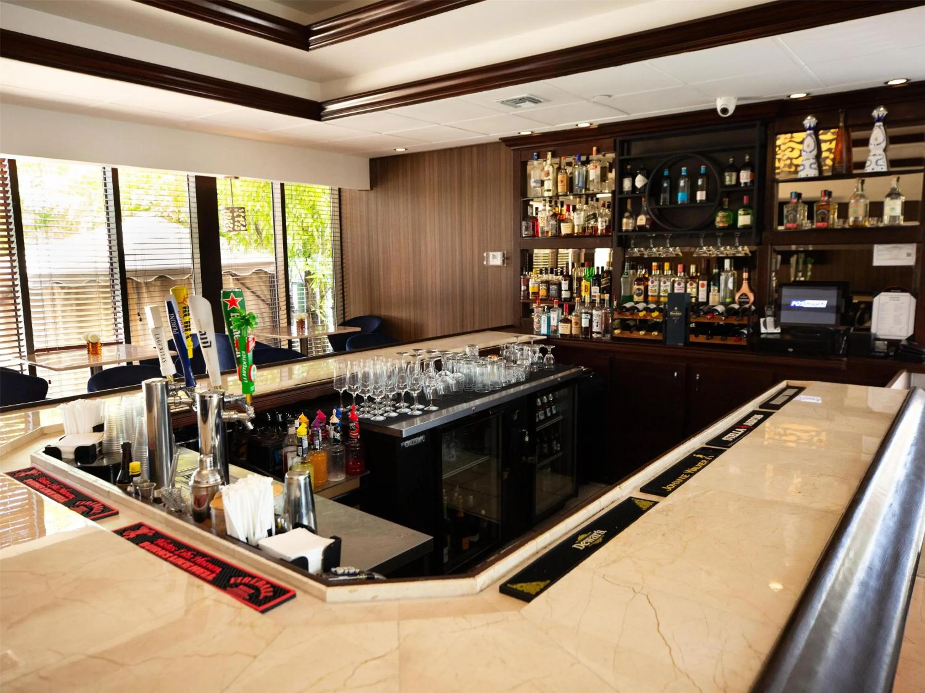 Lounge or bar in Regency Miami Airport by Sonesta