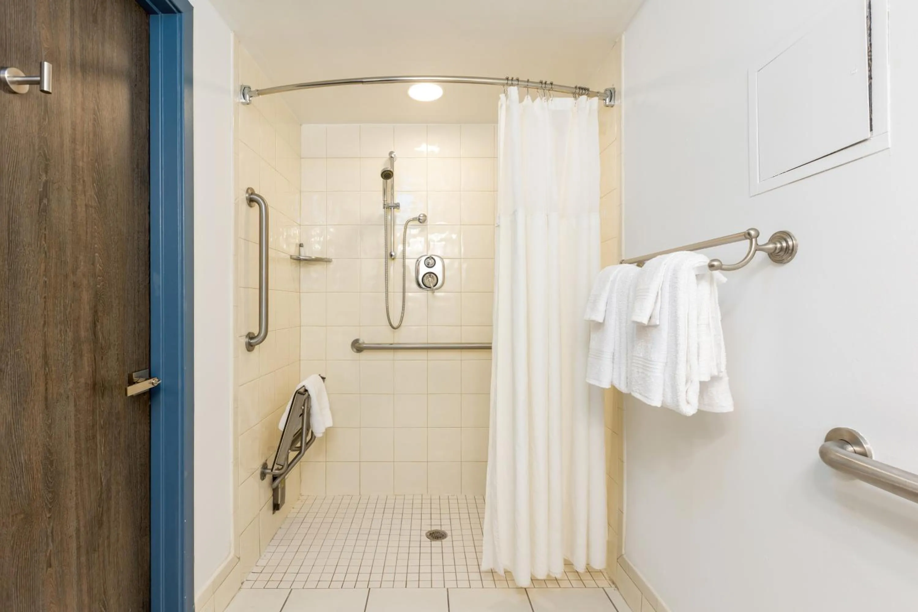 Shower in Regency Miami Airport by Sonesta