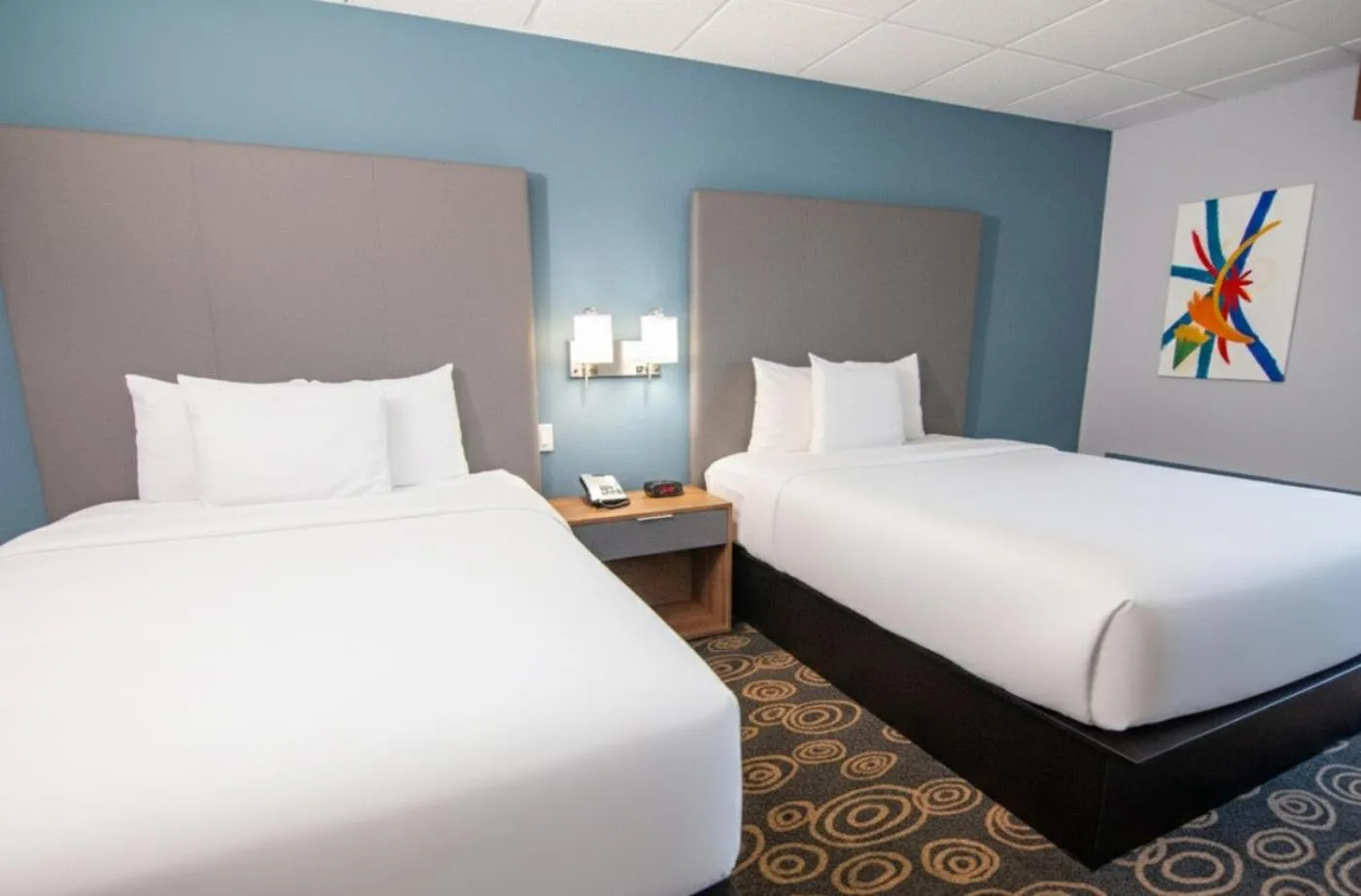 Bed in Regency Miami Airport by Sonesta