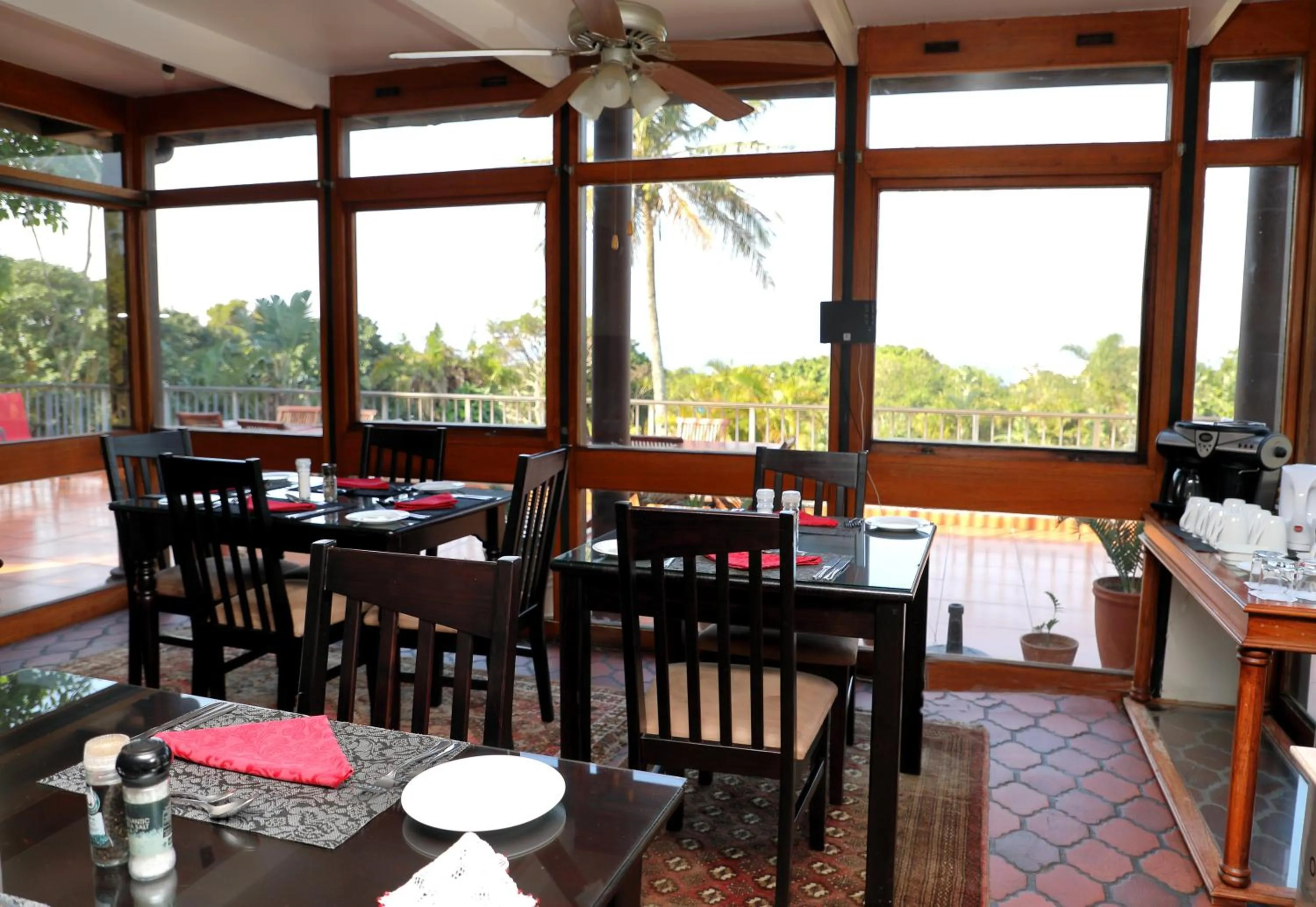 Restaurant/places to eat in Kingston Place Guesthouse