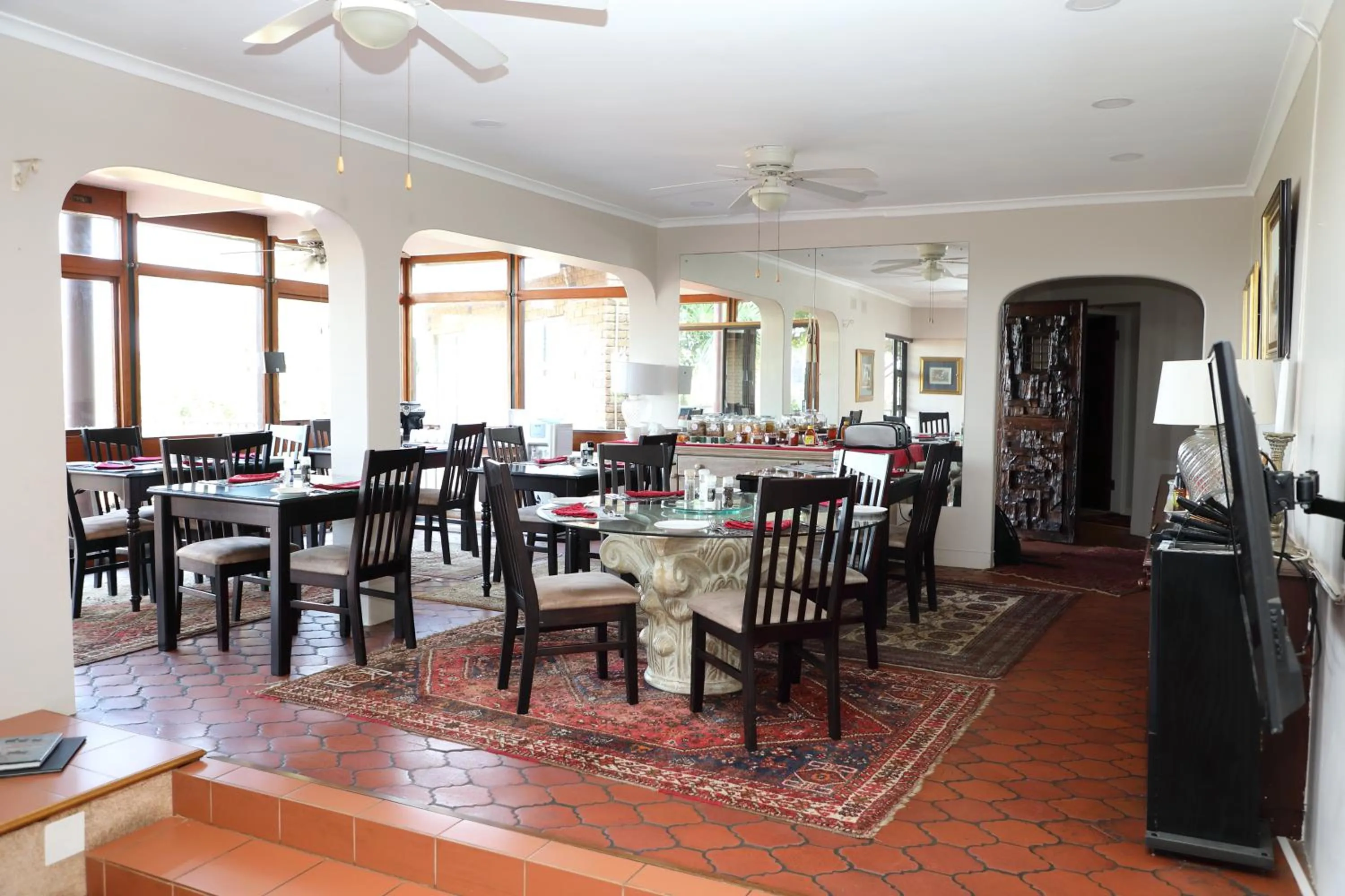 Restaurant/places to eat in Kingston Place Guesthouse