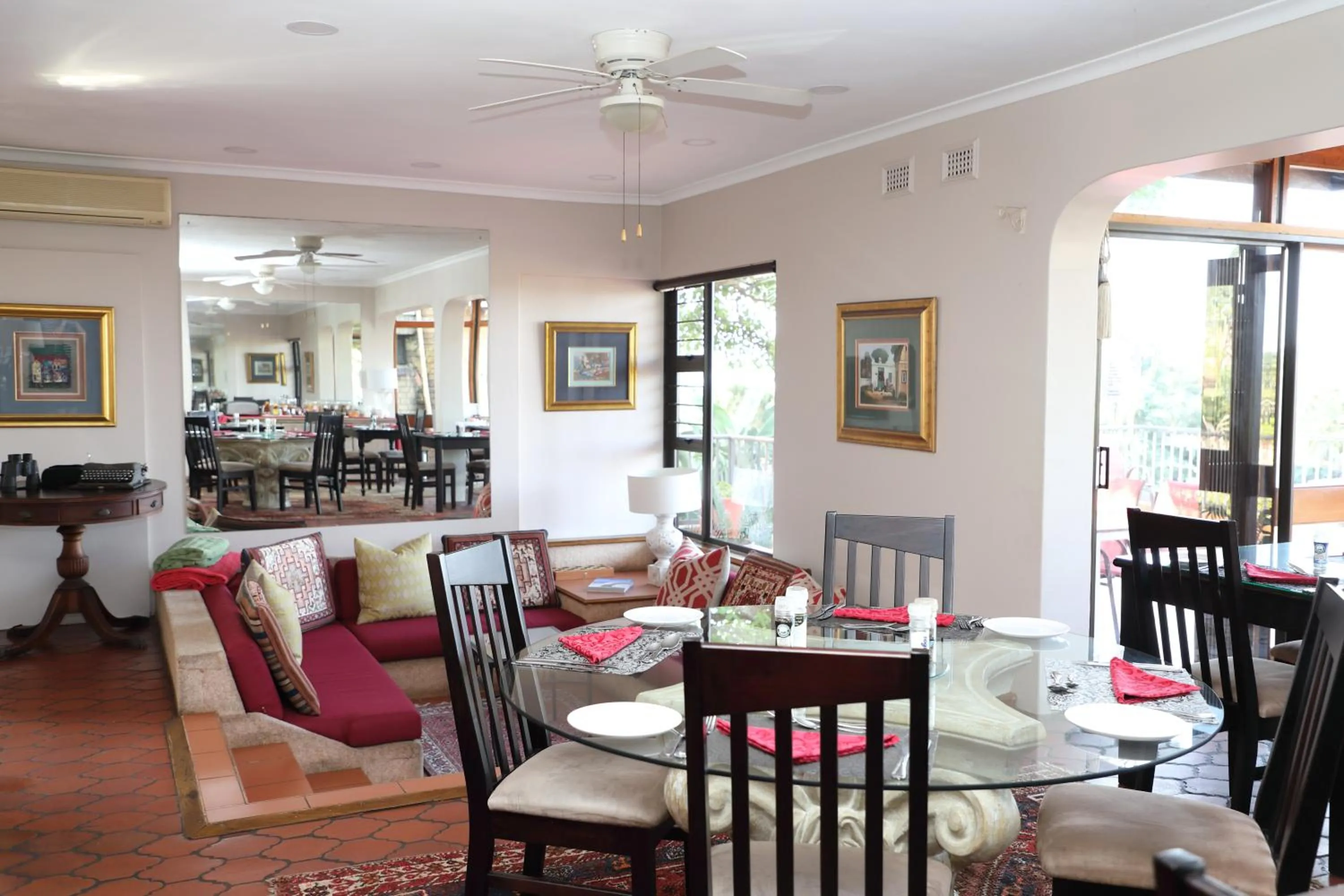Dining area in Kingston Place Guesthouse